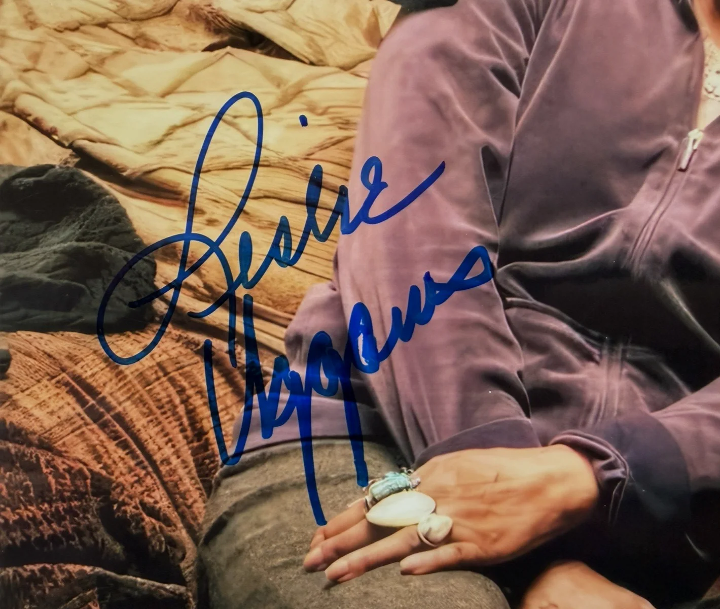 Ryan Reynolds, Leslie Uggams — RYAN REYNOLDS & LESLIE UGGAMS signed DEADPOOL photo, with COA, 8x10, изображение 2