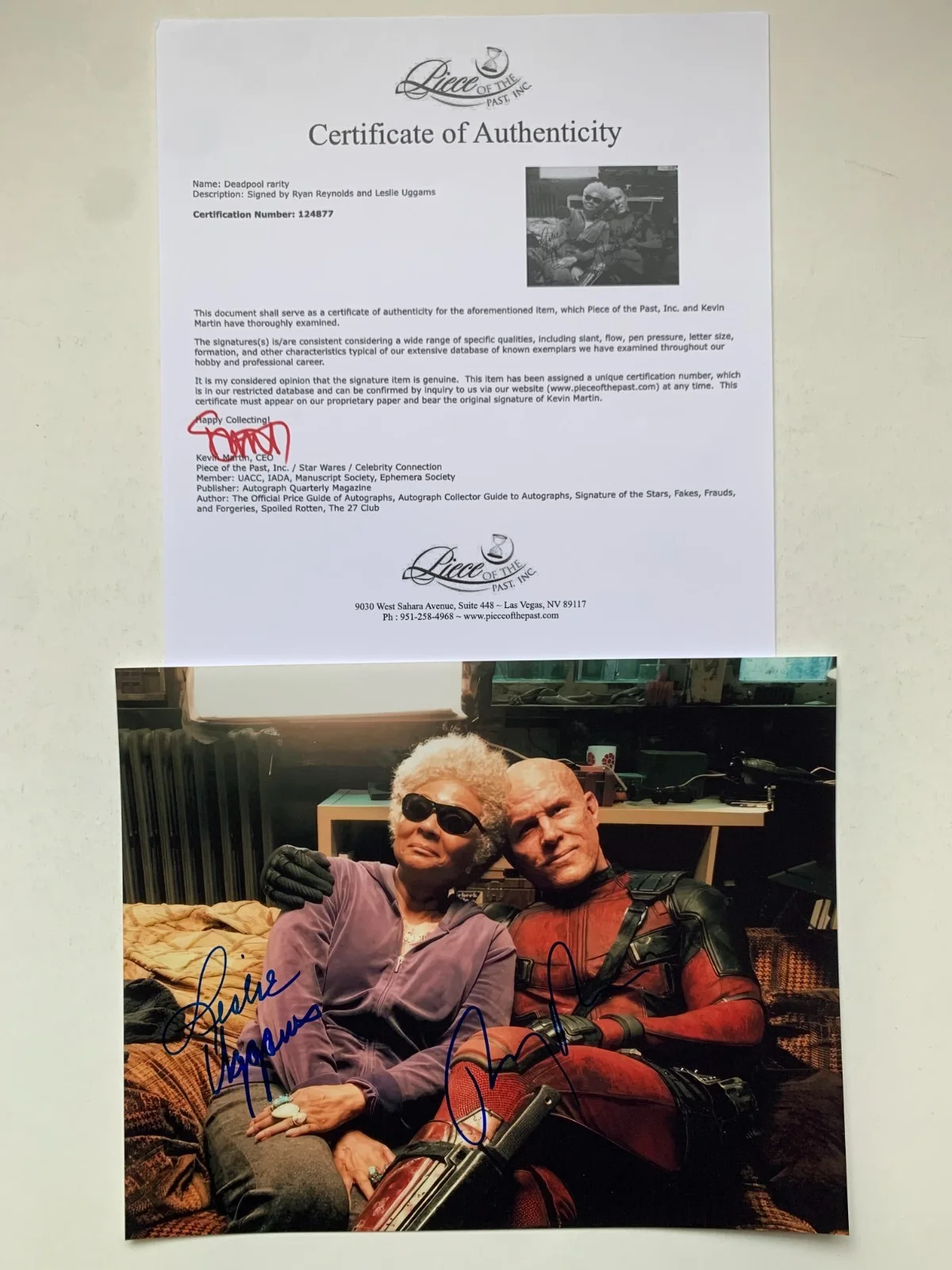 Ryan Reynolds, Leslie Uggams — RYAN REYNOLDS & LESLIE UGGAMS signed DEADPOOL photo, with COA, 8x10, изображение 4
