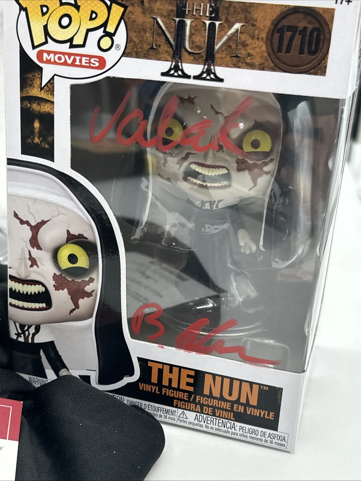 Bonnie Aarons — Bonnie Aarons Signed Valak Nun Mask (PSA) & 1710 Funko Pop (OC), изображение 2