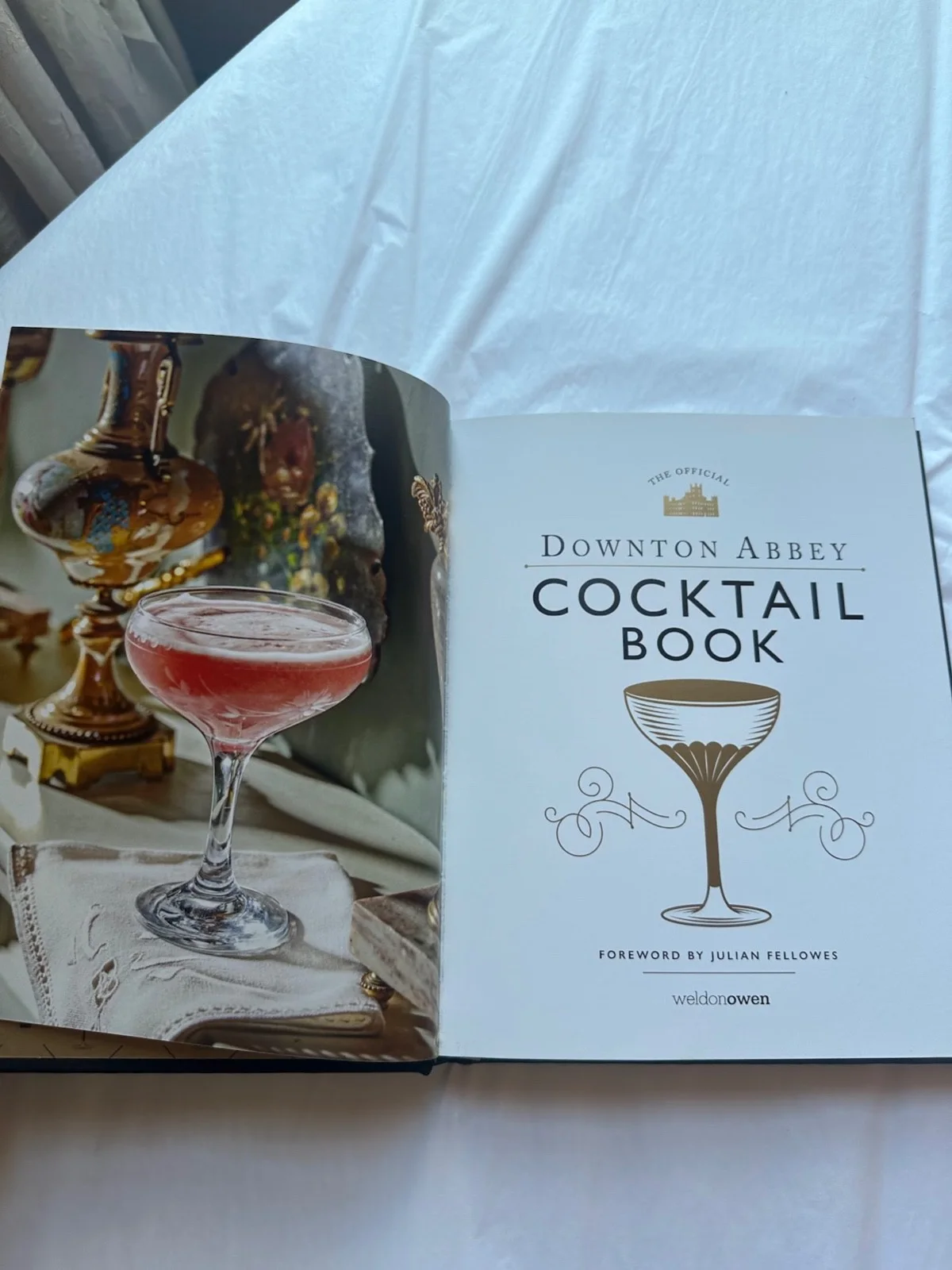 Downton Abbey Official Cocktail Book hard cover, изображение 2