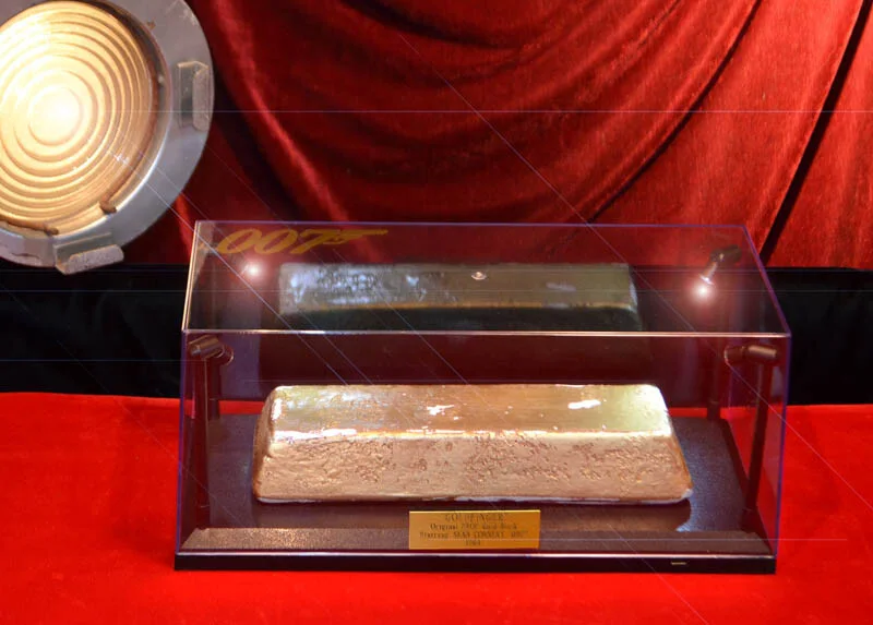 GOLDFINGER Prop BRICK, Signed Autograph SEAN CONNERY, GERT FROBE, COA, DVD, 007, изображение 3