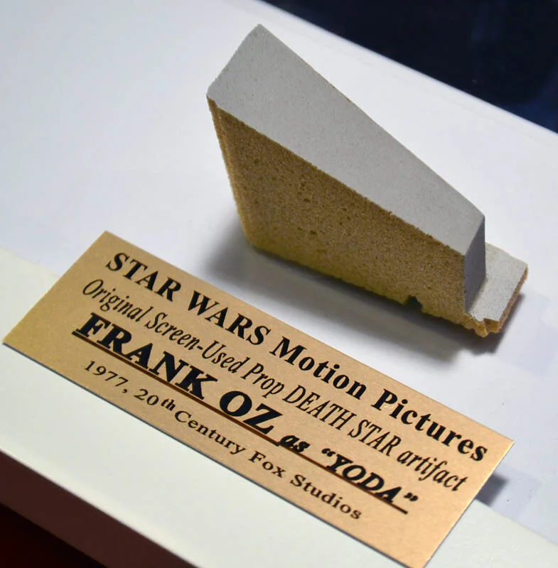 FRANK OZ Yoda Signed Rare STAR WARS IV Screen-Used Prop DEATH STAR COA Frame DVD, изображение 4