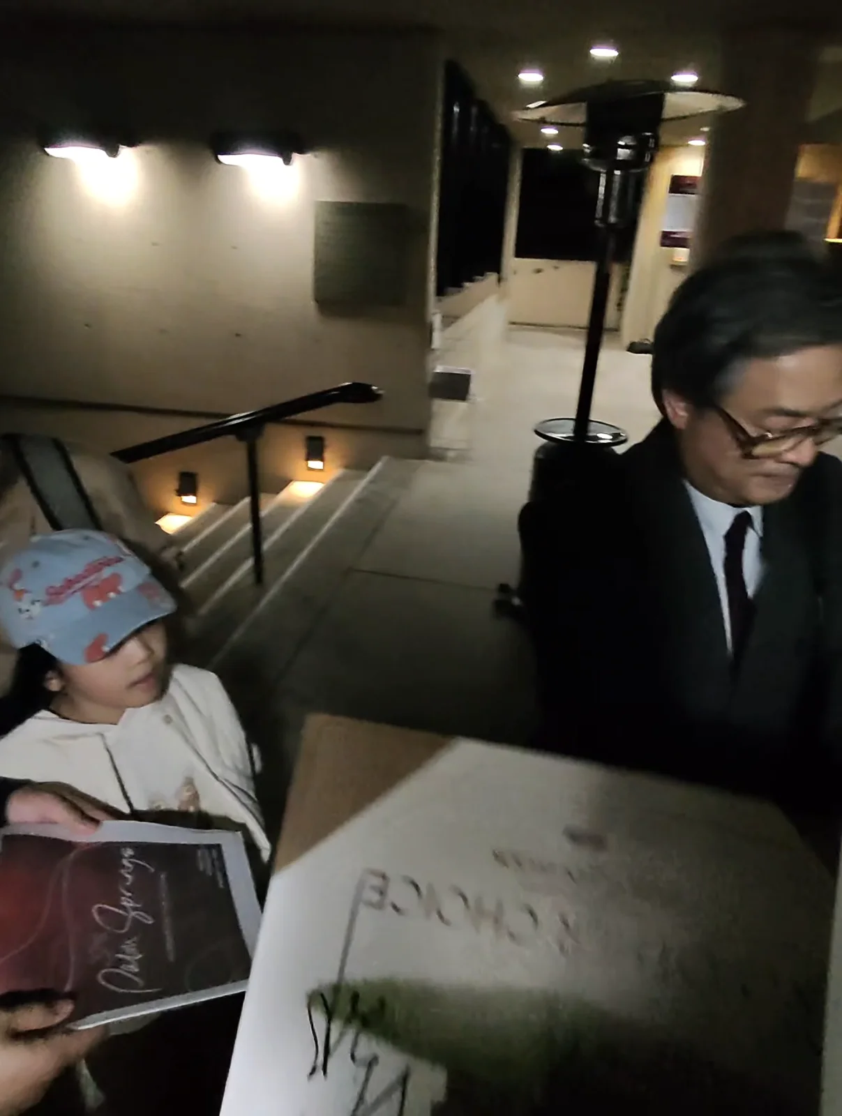 PARK CHAN-WOOK SIGNED OLD BOY 8x10 PHOTO w/EXACT VIDEO PROOF & AUTOGRAPH COA, изображение 2