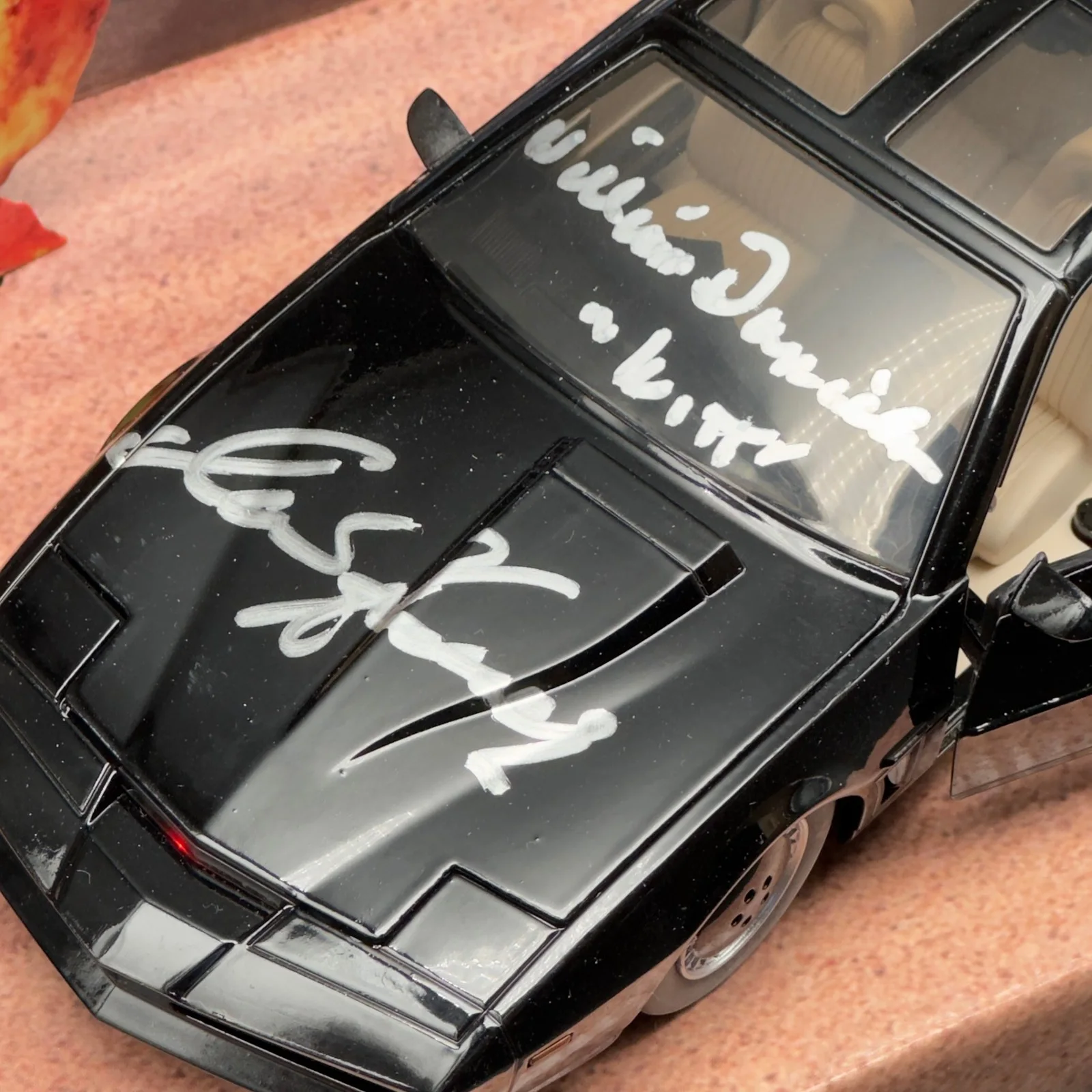 David Hasselhoff, William Daniels — David Hasselhoff & William Daniels Signed 1:24 Diecast Autograph Beckett COA!!, image 2