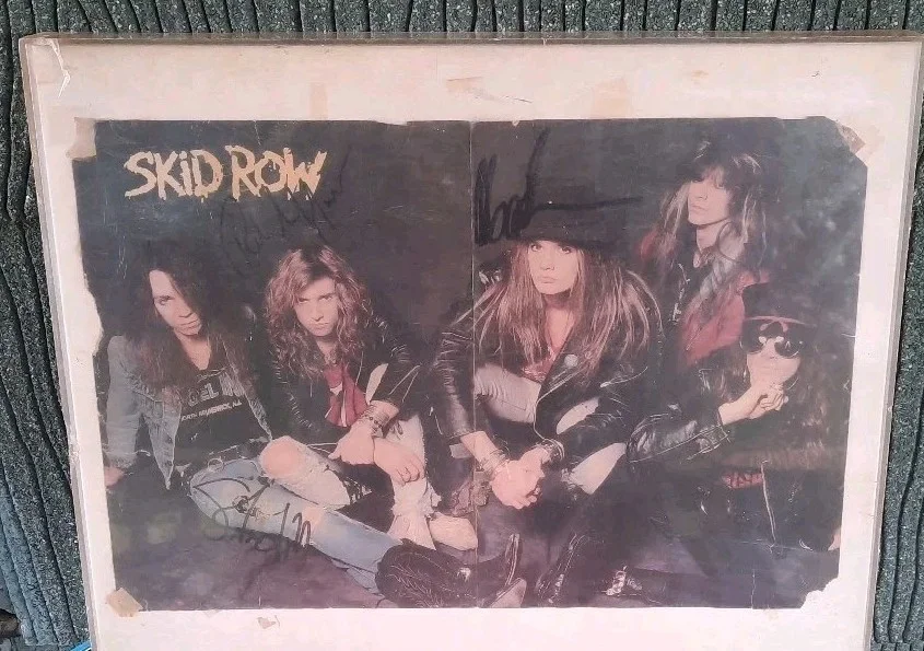 Skid Row 1980s Magazine Poster Autographed By All The Band Vintage Authentic, изображение 3