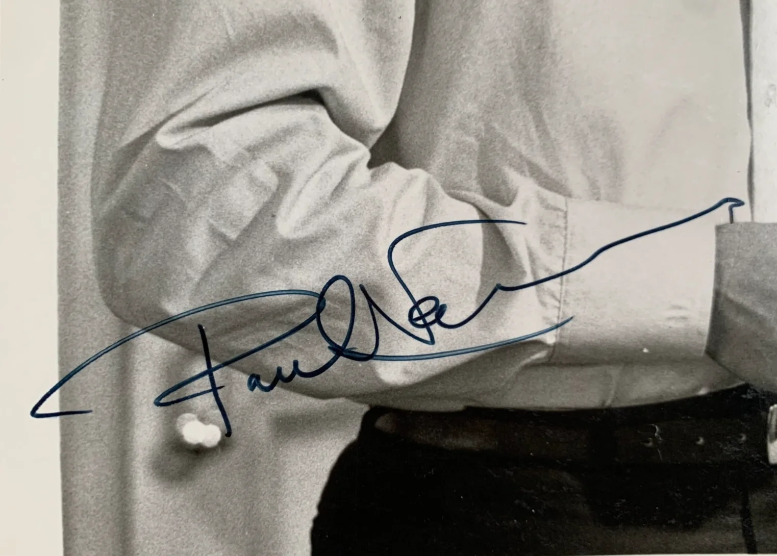 Paul Newman — PAUL NEWMAN signed "THE MACKINTOSH MAN" publicity photo, with COA, изображение 2