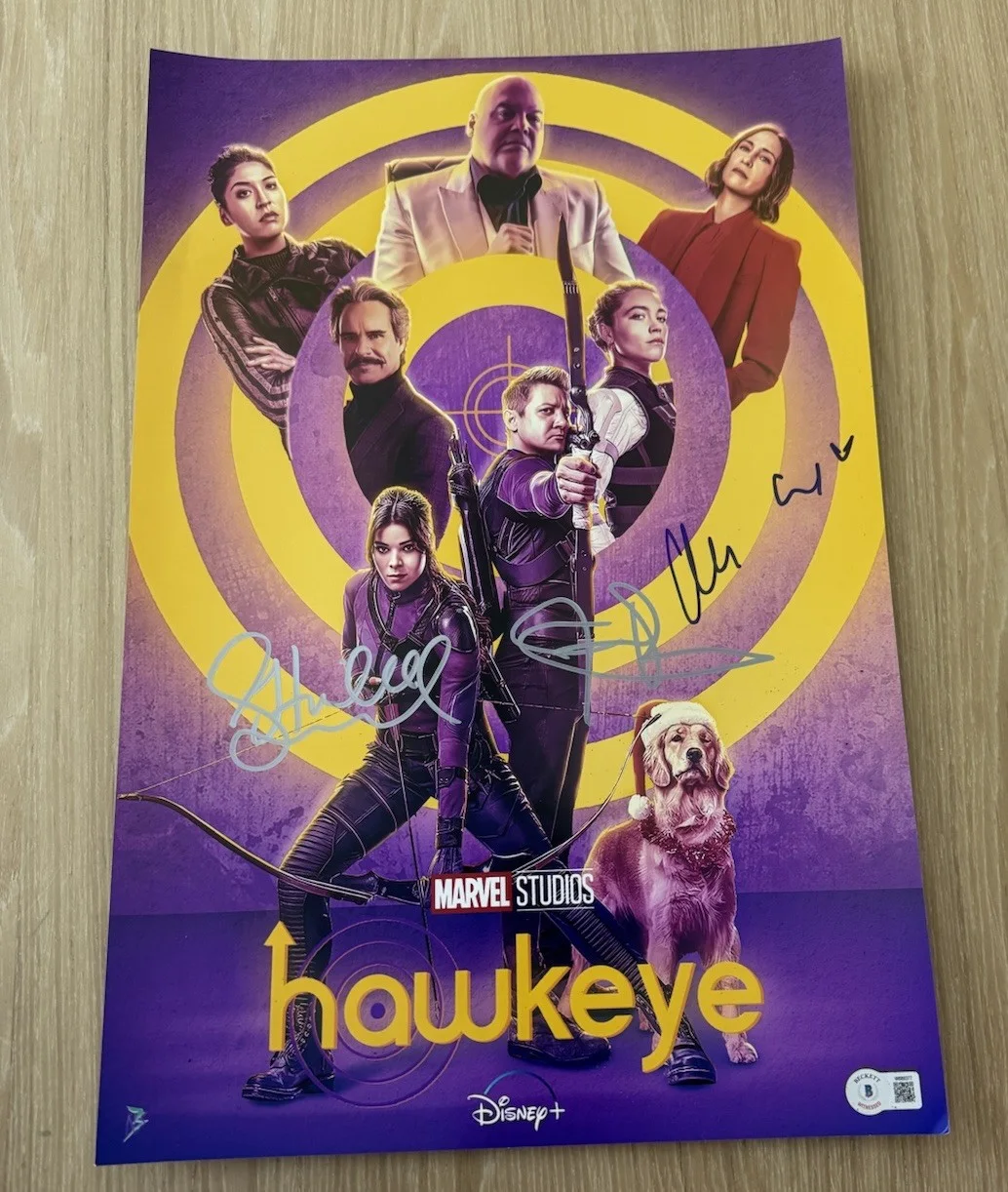Hailee Steinfeld Jeremy Renner — HAILEE STEINFELD JEREMY RENNER ALAQUA COX SIGNED HAWKEYE 11X17 PHOTO BECKETT BAS
