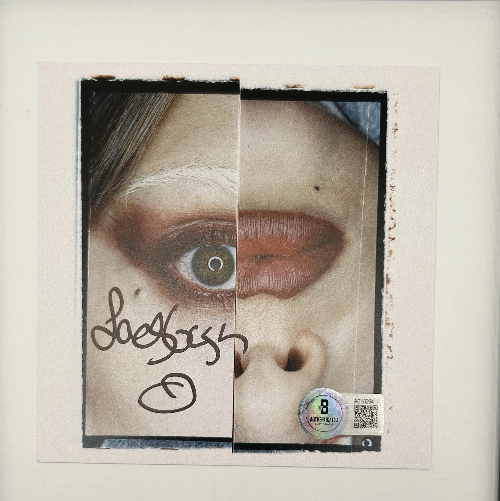 LADY GAGA SIGNED FRAMED “MAYHEM” MILLER RARE CD ALBUM AUTOGRAPH - BECKETT COA, image 3
