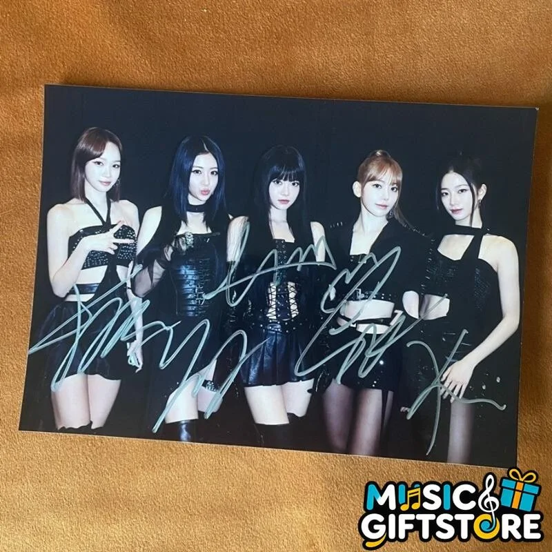 LE SSERAFIM Group Autographed Signed Photo K-POP Collection 4*6 2024A #MUGS, изображение 3