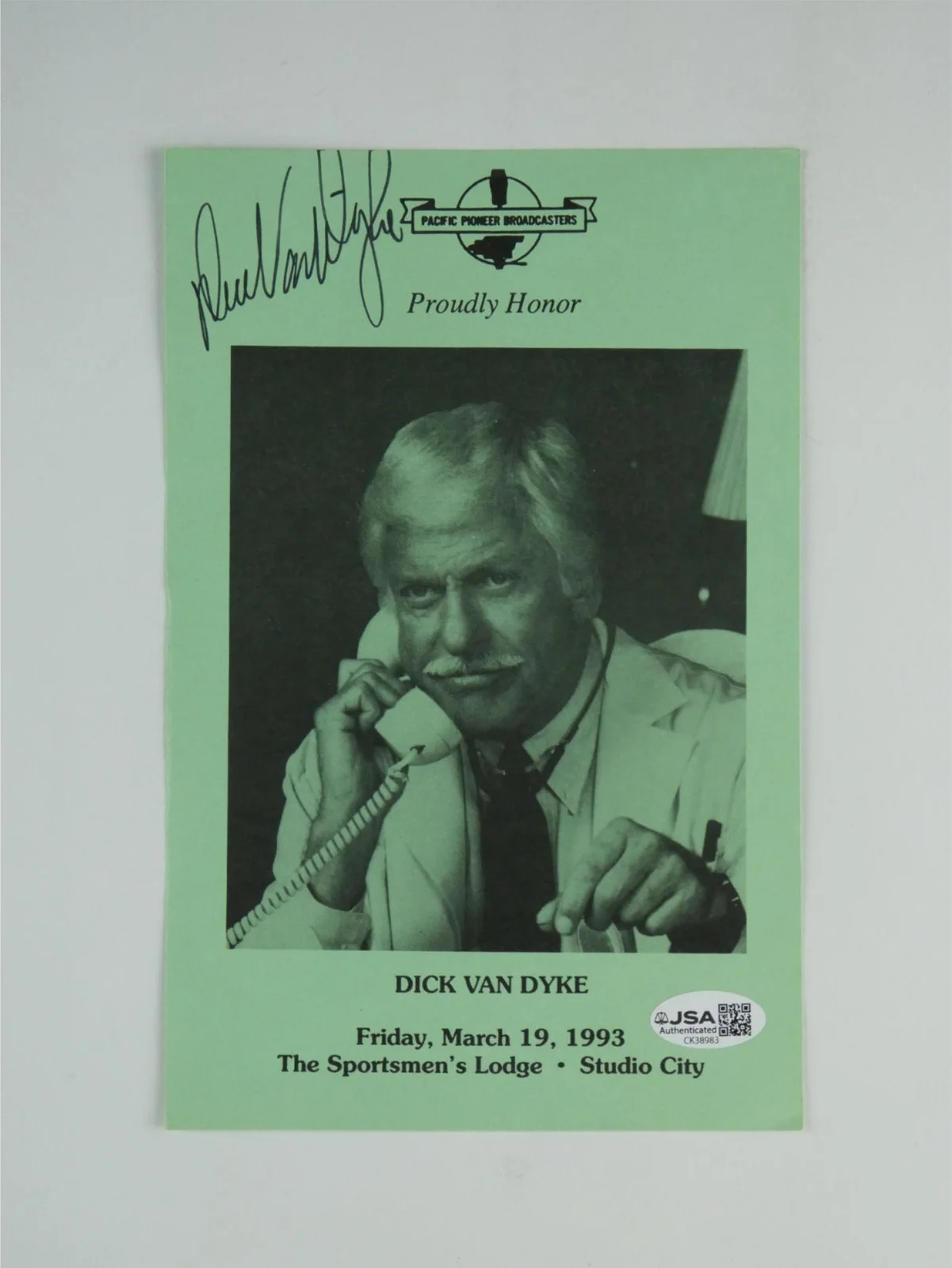 Dick Van Dyke — Dick Van Dyke Signed 5.5x8.5 Promo Flyer Pacific Pioneer Broadcasters JSA COA, изображение 2