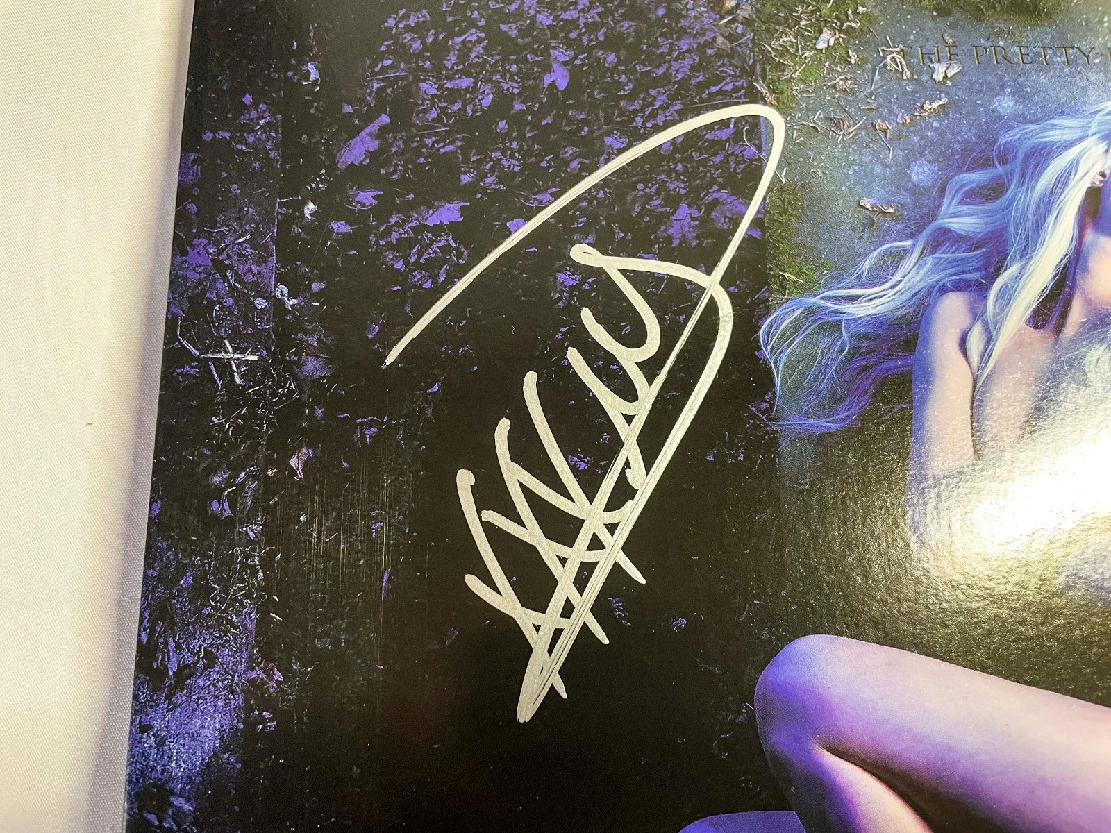 Taylor Momsen Signed PRETTY RECKLESS DEATH BY ROCK & ROLL Vinyl Album PROOF JSA, изображение 2