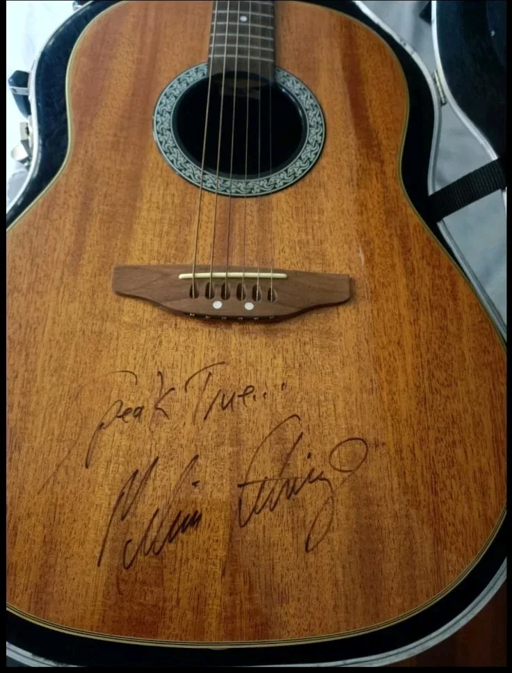 Ovation Celebrity Acoustic Electric Guitar Signed by Melissa Etheridge with Case, image 2