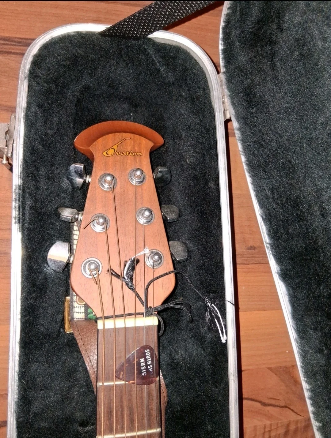 Ovation Celebrity Acoustic Electric Guitar Signed by Melissa Etheridge with Case, image 4