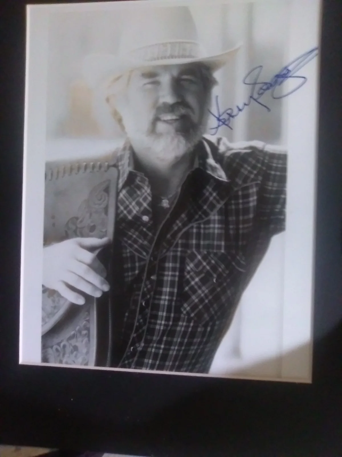 KENNY RODGERS 8X10 B/W AUTOGRAPED PHOTOGRAPH, изображение 3