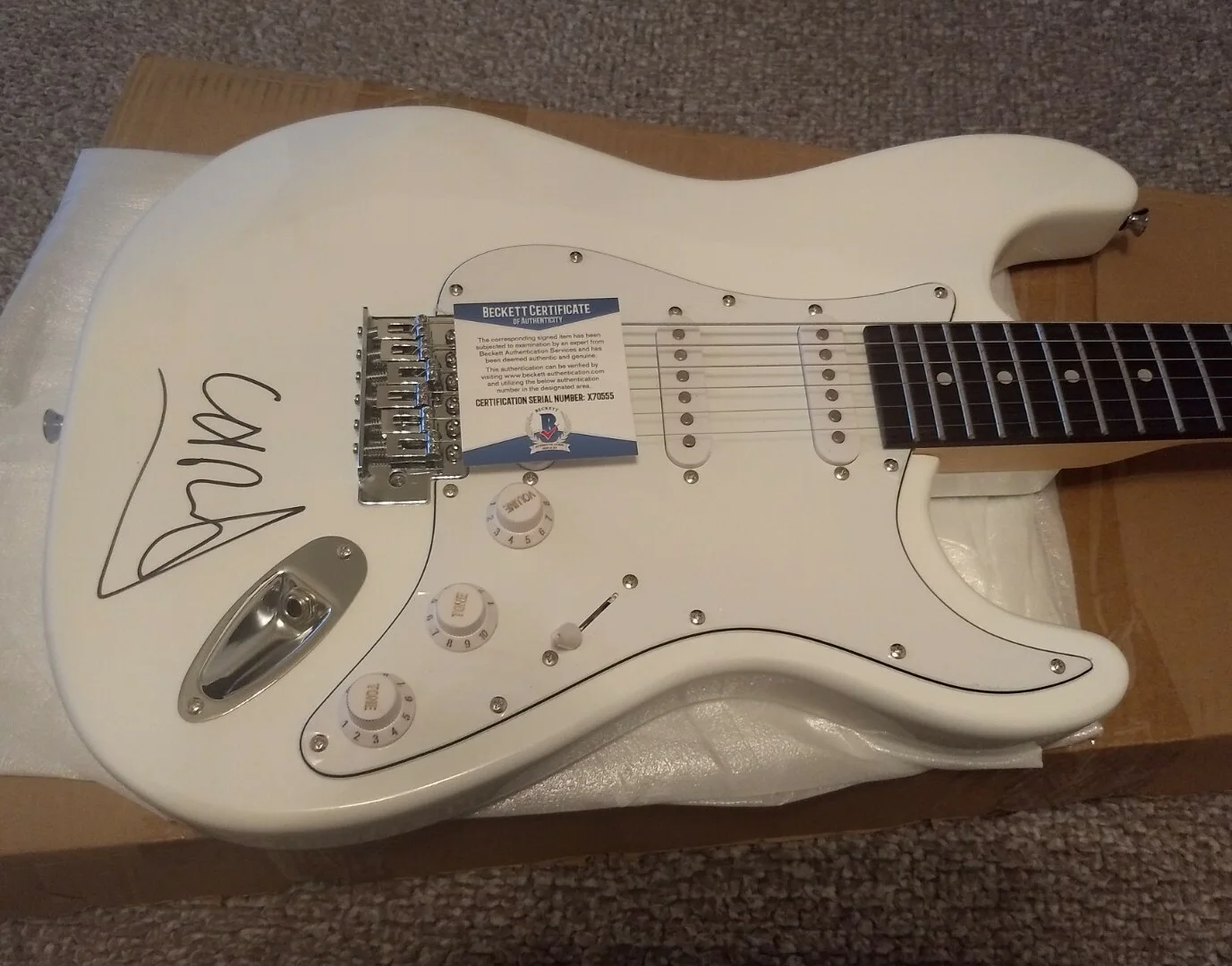 COLDPLAY CHRIS MARTIN Signed GUITAR BECKETT COA #X70555, image 2