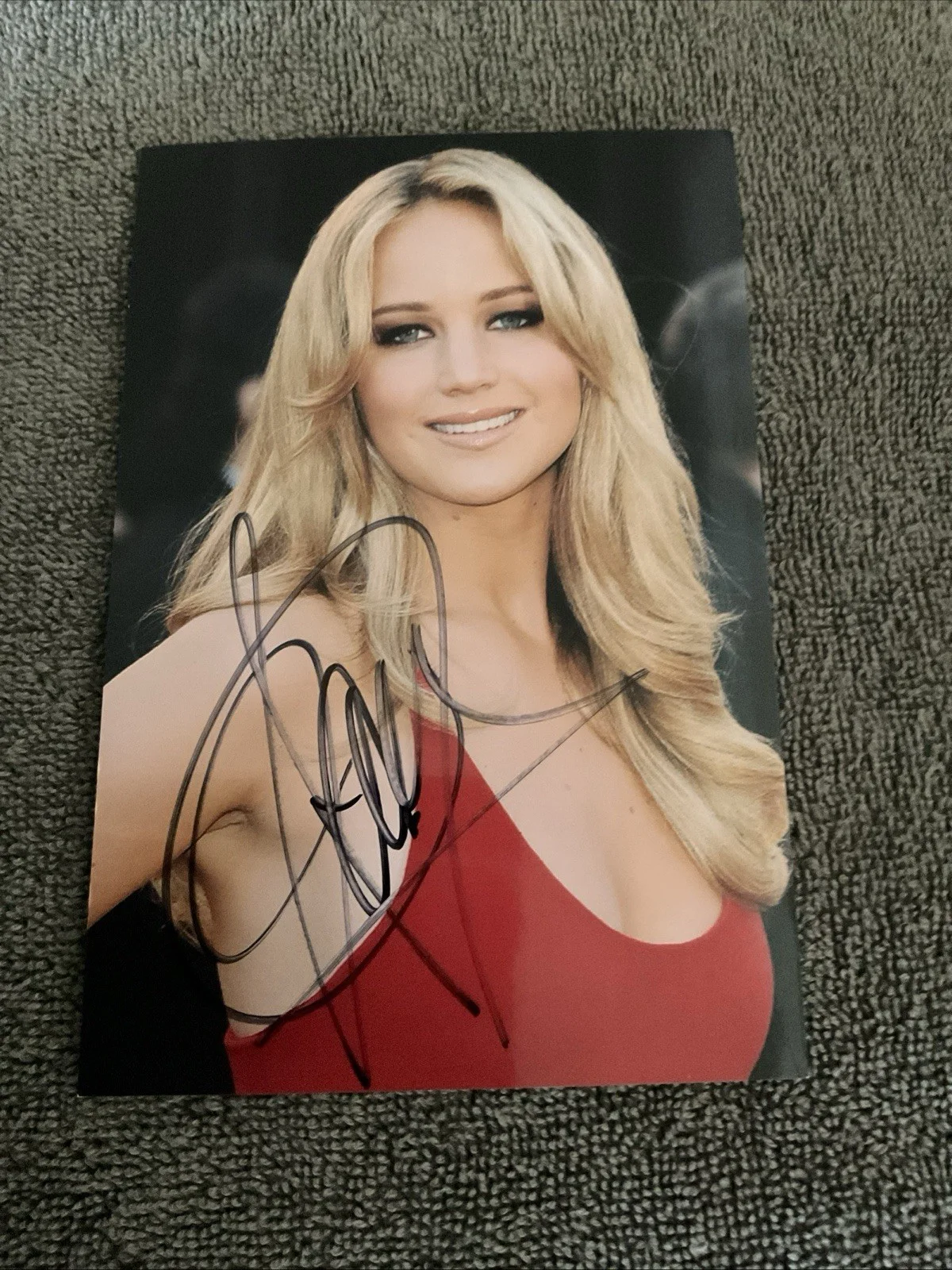jennifer lawrence — JENNIFER LAWRENCE HUNGER GAMES AUTOGRAPHED SIGNED GLOSSY 4x6 PHOTO NO COA
