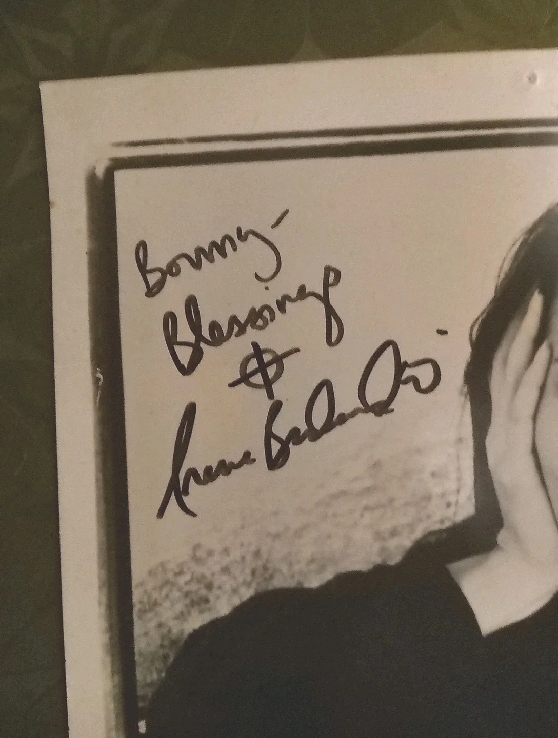 Irene Bedard Signed Autographed Headshot Photo Pocahontas 8x10 B&W Live Ink, изображение 2