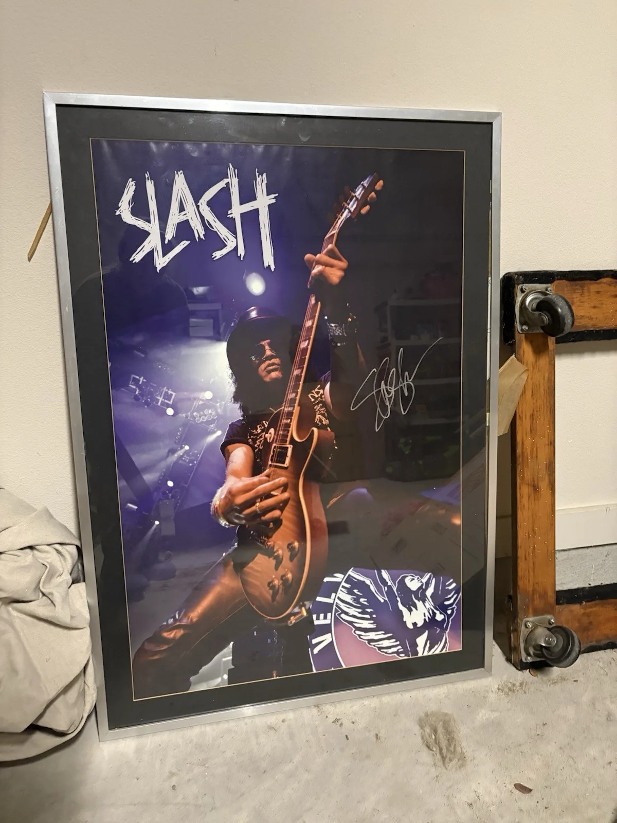 Slash Signed Poster Framed, изображение 2