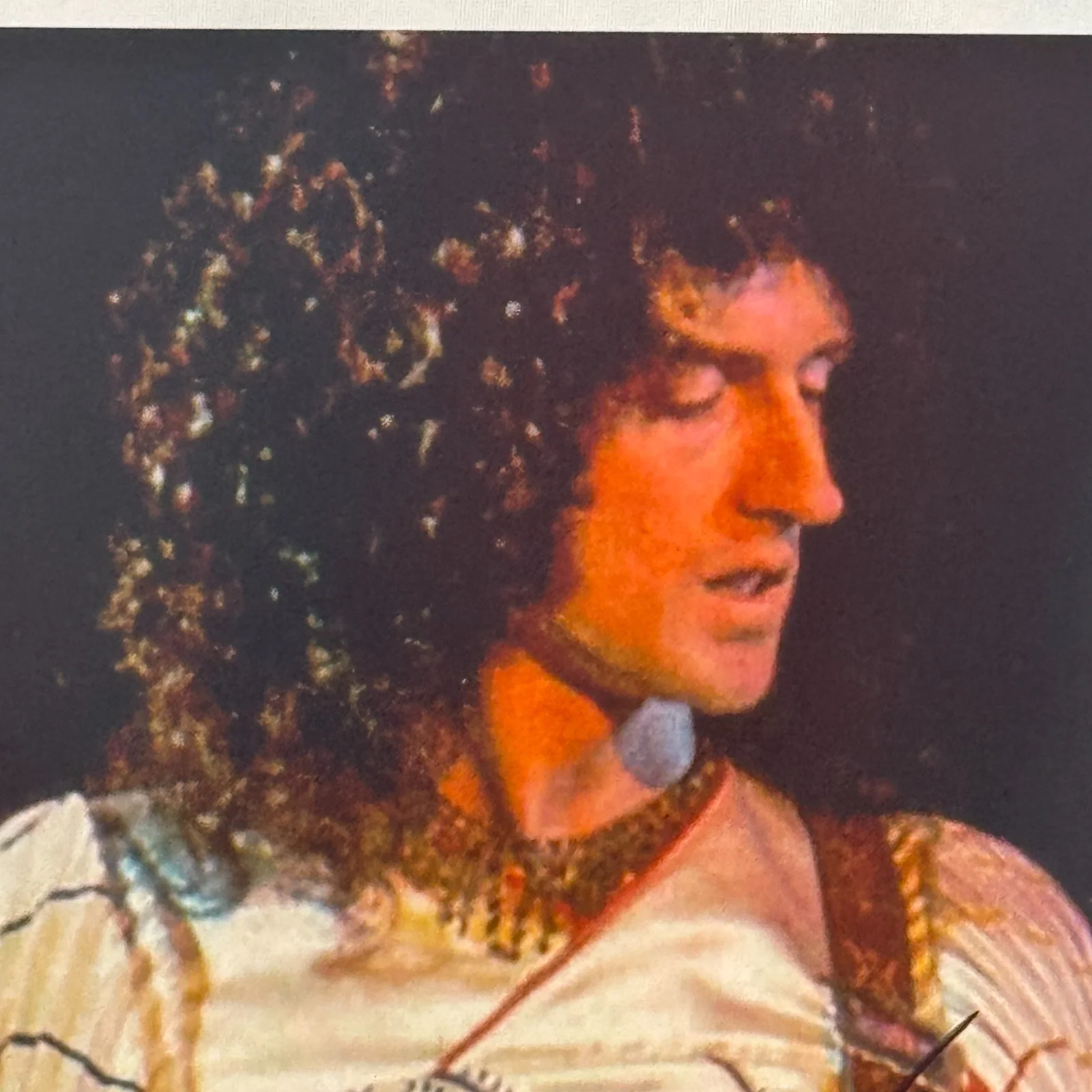 QUEEN BRIAN MAY SIGNED AUTOGRAPHED 8X10 COLOR PHOTOGRAPH W/ COA AUTO PHOTO RARE, изображение 2