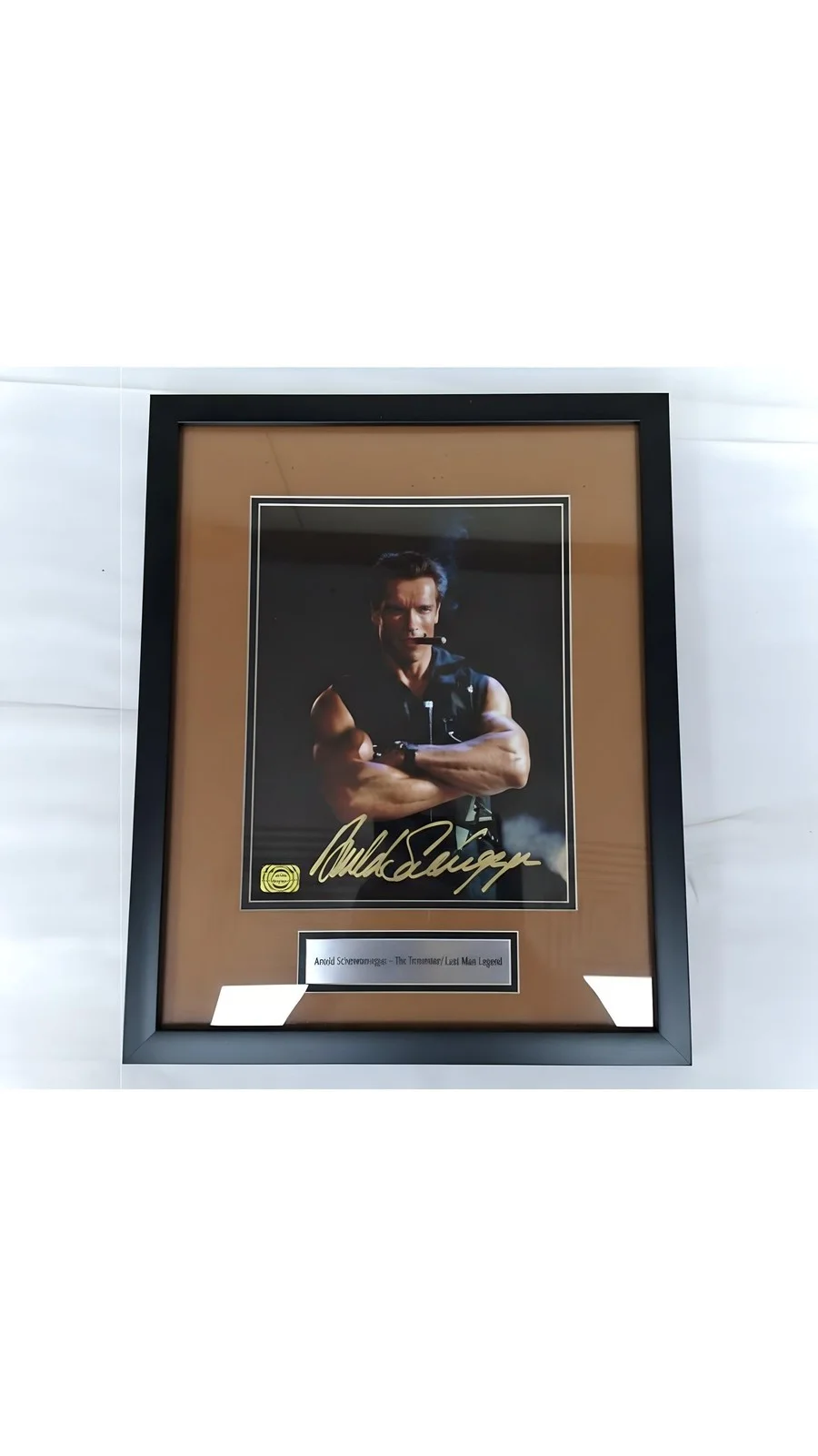Arnold Schwarzenegger — Arnold Schwarzenegger Autographed 8x10 Predator Photo COA - With Frame, image 2