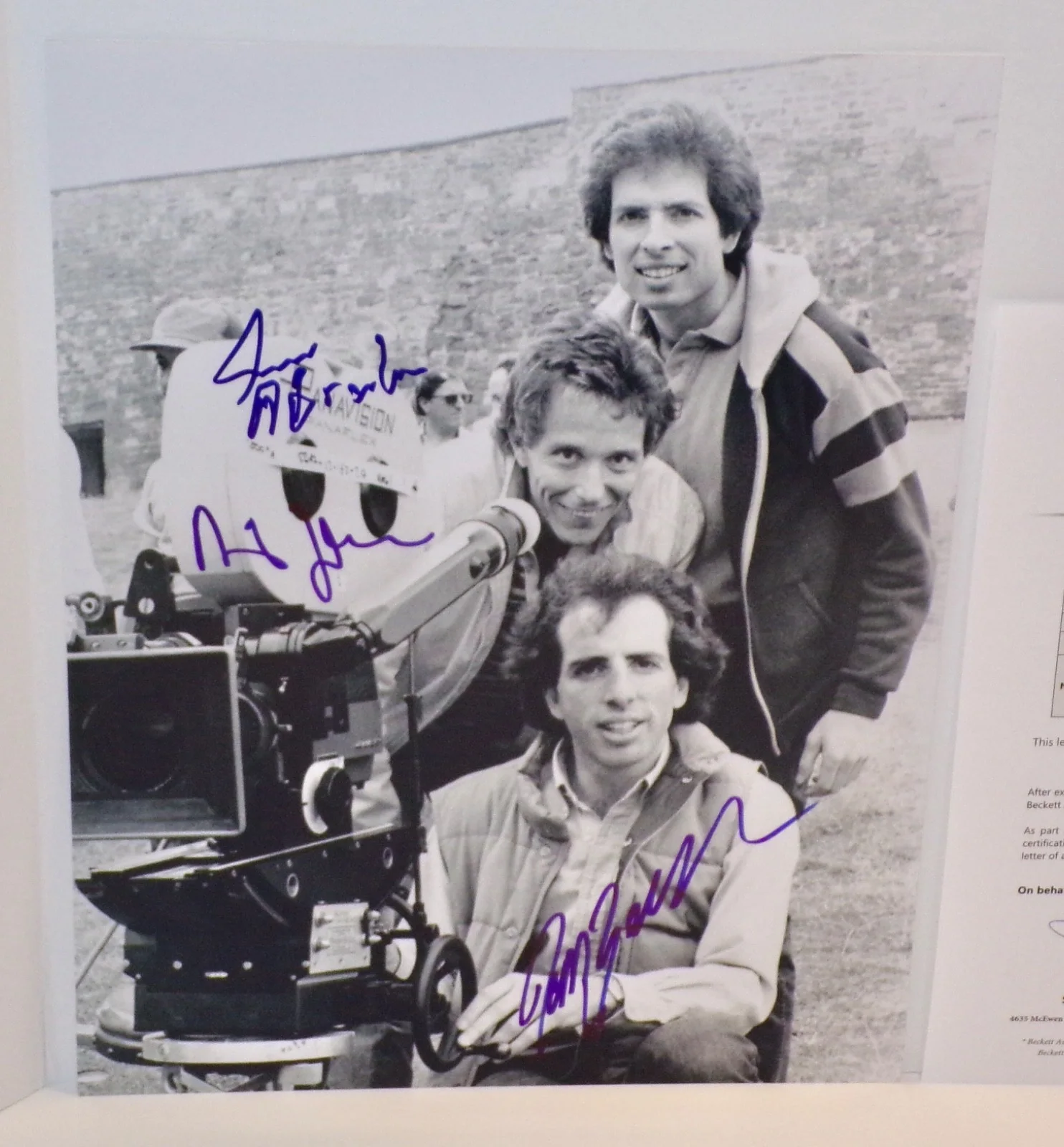 David Zucker, Jerry Zucker, Jim Abrams — DAVID & JERRY ZUCKER, JIM ABRAHAMS Signed 11x14 Top Secret Photo BAS Beckett COA, изображение 2
