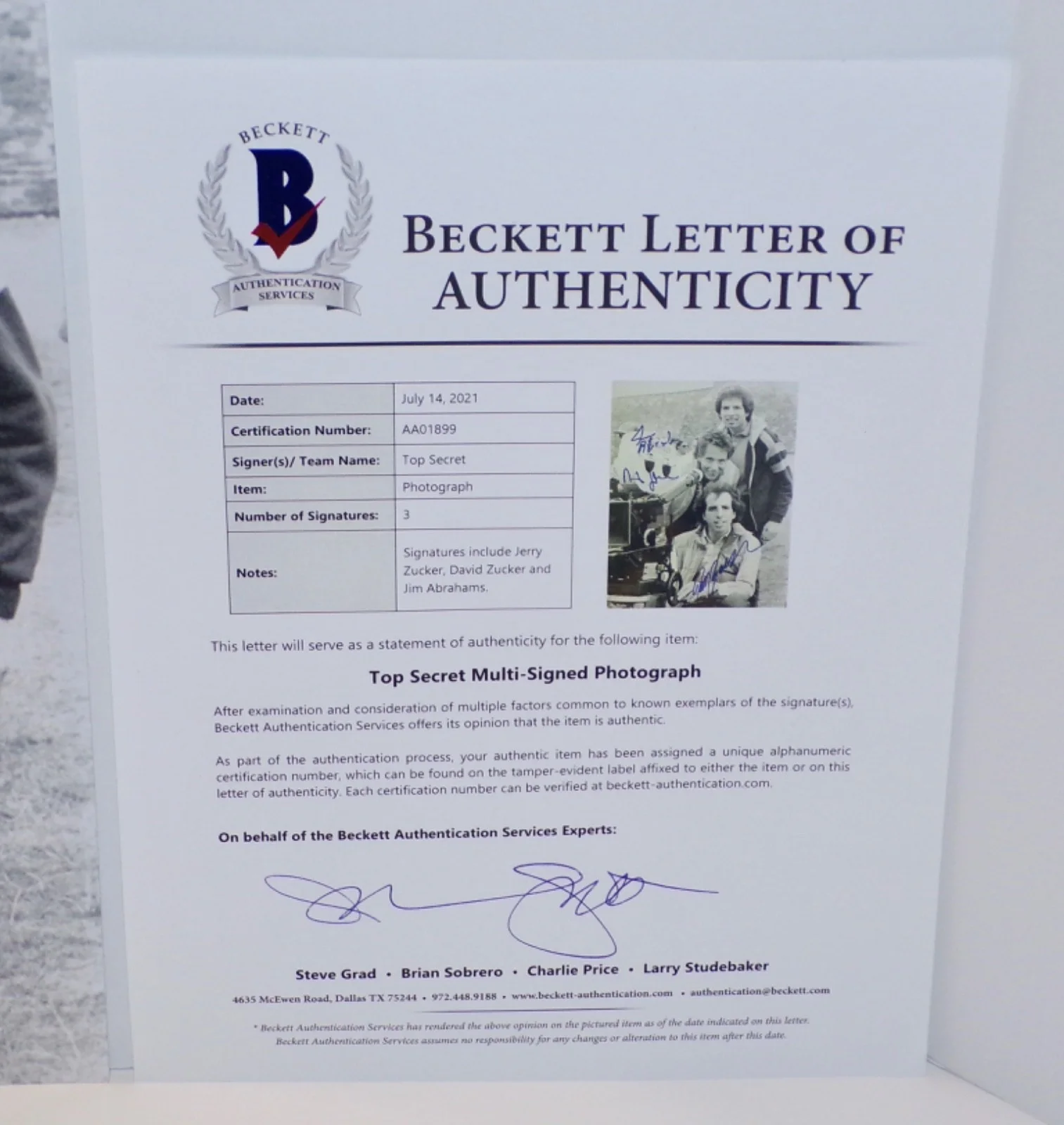 David Zucker, Jerry Zucker, Jim Abrams — DAVID & JERRY ZUCKER, JIM ABRAHAMS Signed 11x14 Top Secret Photo BAS Beckett COA, изображение 3