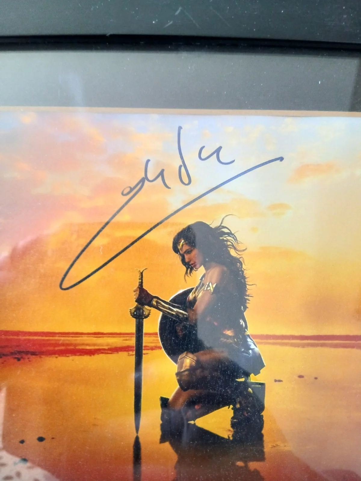 Gal Gadot As Wonder Woman Signed Mounted Reproduction Autograph Photo Print A4, изображение 3
