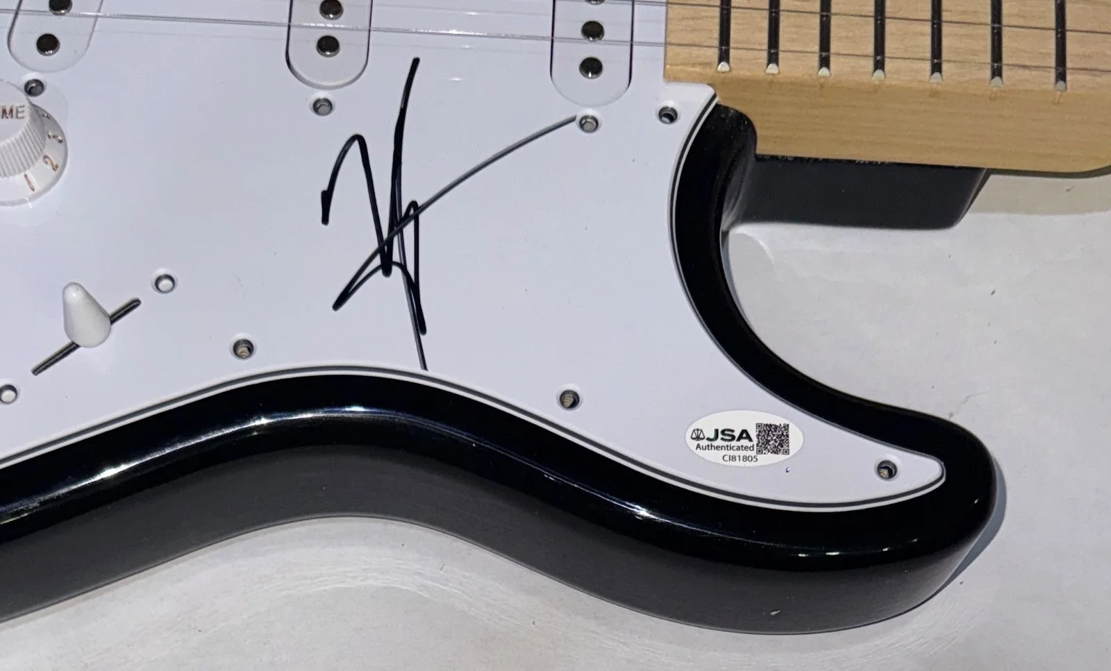 Vince Neil Motley Crue Signed Autograph Electric Guitar Band Lead Singer JSA COA, изображение 4