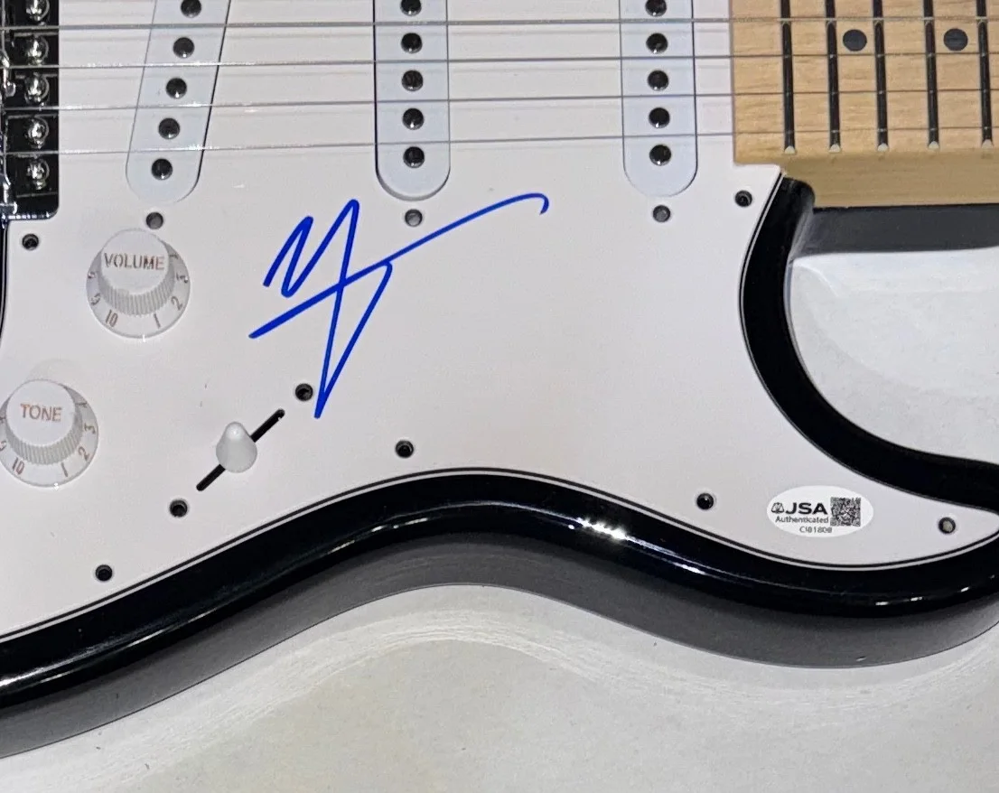 Vince Neil Motley Crue Signed Autograph Electric Guitar Band Lead Singer JSA COA, изображение 4