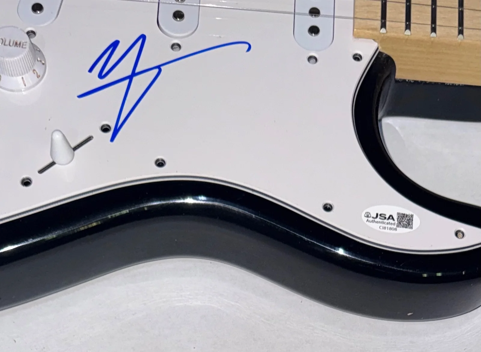 Vince Neil Motley Crue Signed Autograph Electric Guitar Band Lead Singer JSA COA, изображение 5