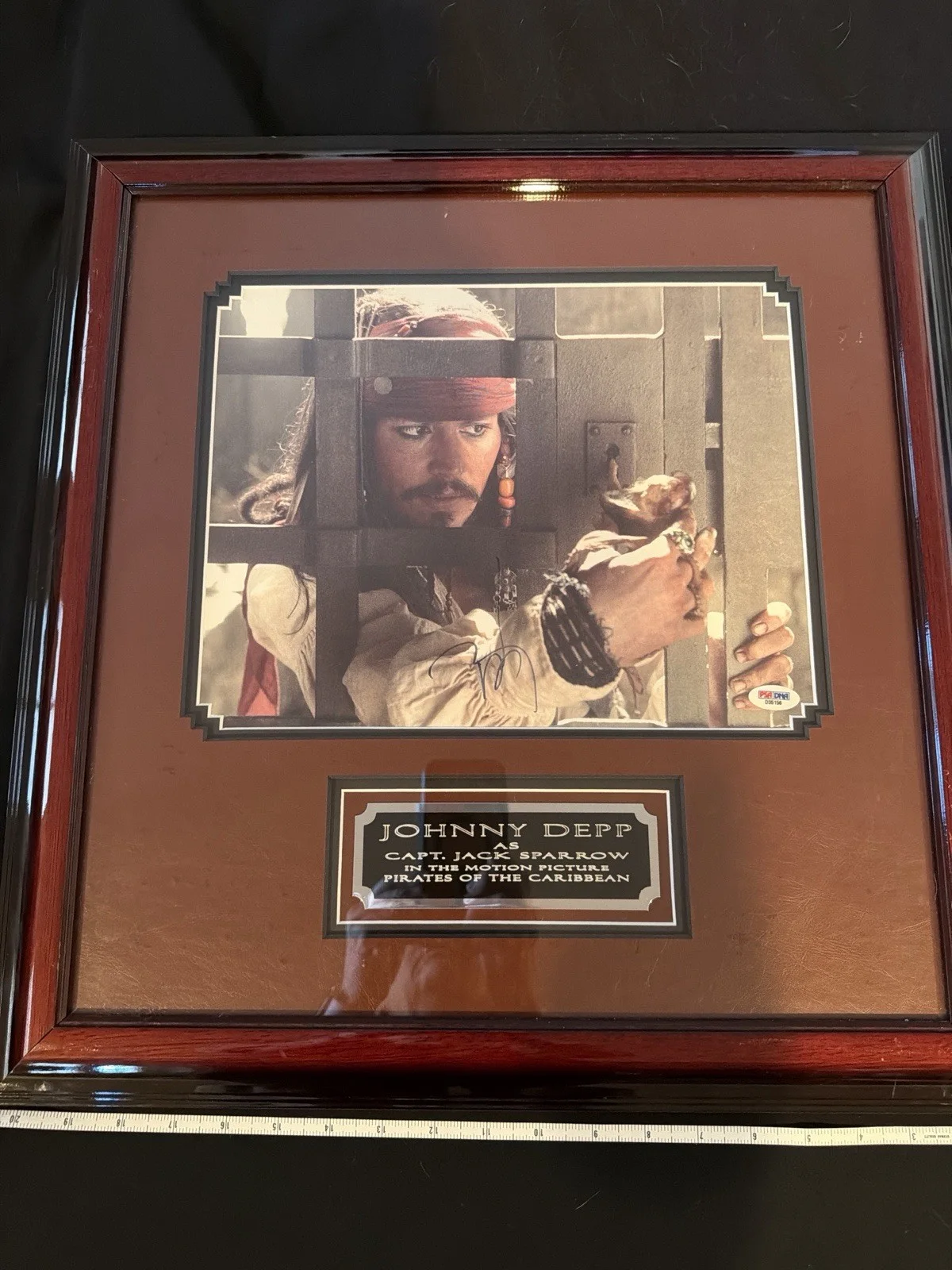 Johnny Depp — Johnny Depp PSA/DNA Signed Framed Photo Pirates of the Caribbean, изображение 3