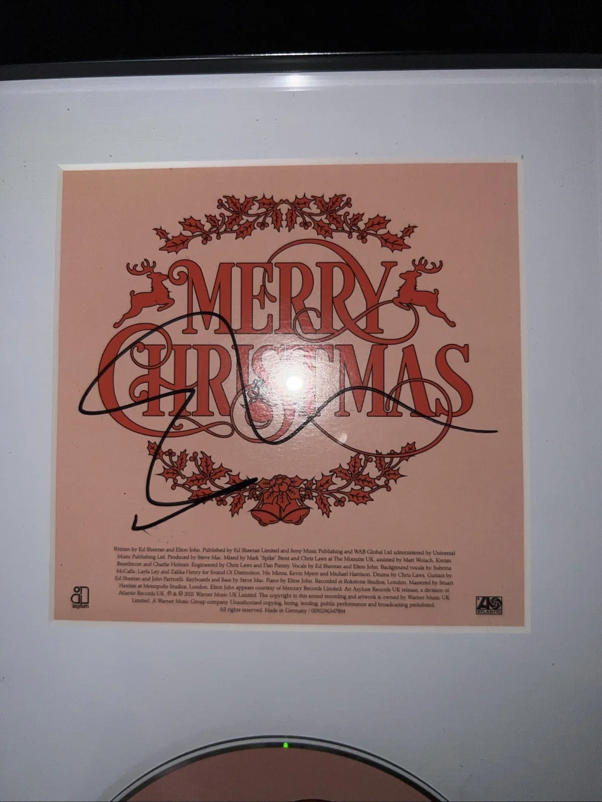 Rare Ed Sheeran signed Merry Christmas with Elton autographed cd single Framed, изображение 2