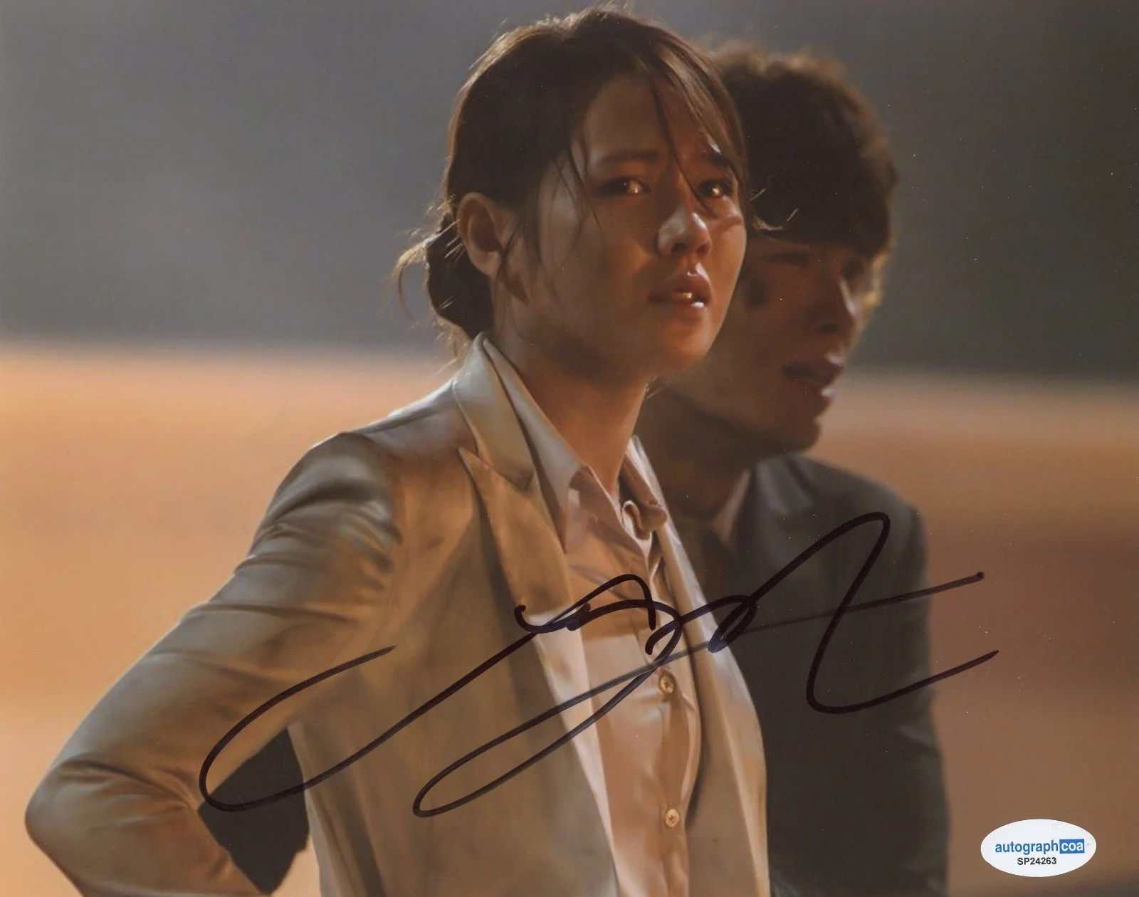 Son Ye-jin — Son Ye-jin NO OTHER CHOICE Star Signed THE TOWER 8x10 Photo ACOA, image 2