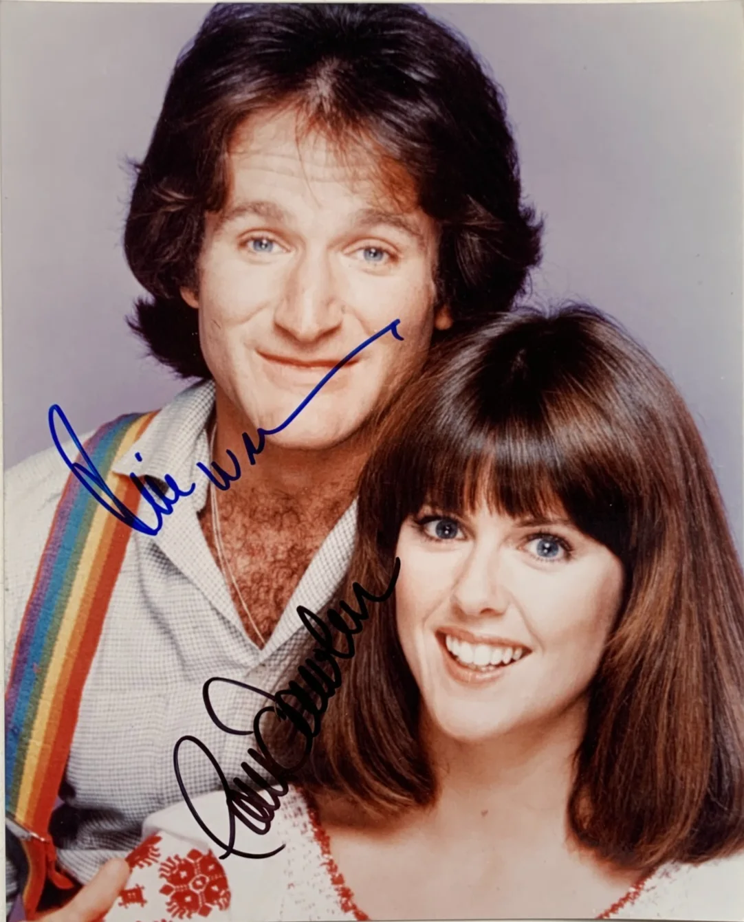 Robin Williams, Pam Dawber — ROBIN WILLIAMS & PAM DAWBER signed MORK & MINDY tv sitcom photo, COA, 8"x10"