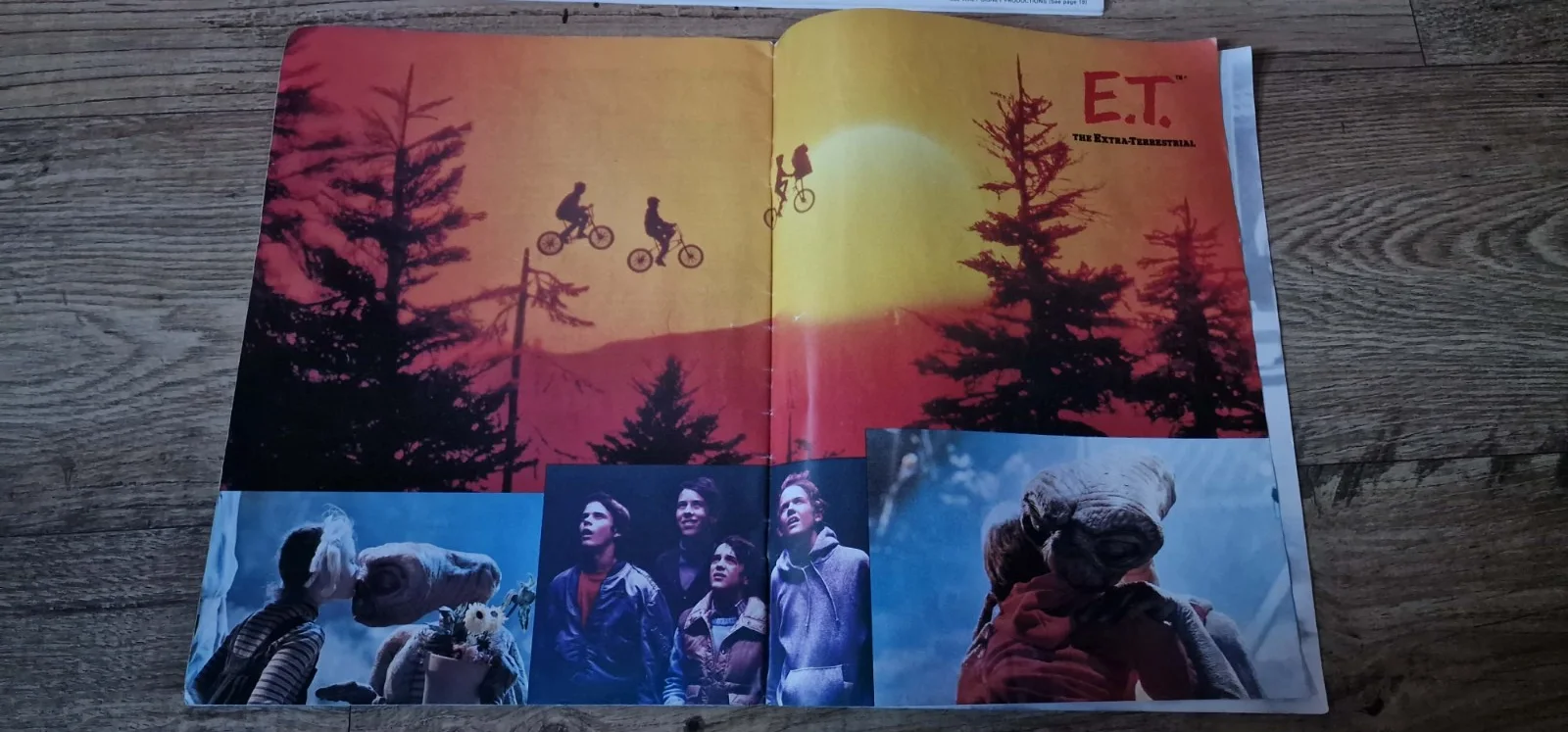 E.T. The Extra Terrestrial and Tron 1982 - Movie Cinema Brochures, изображение 3