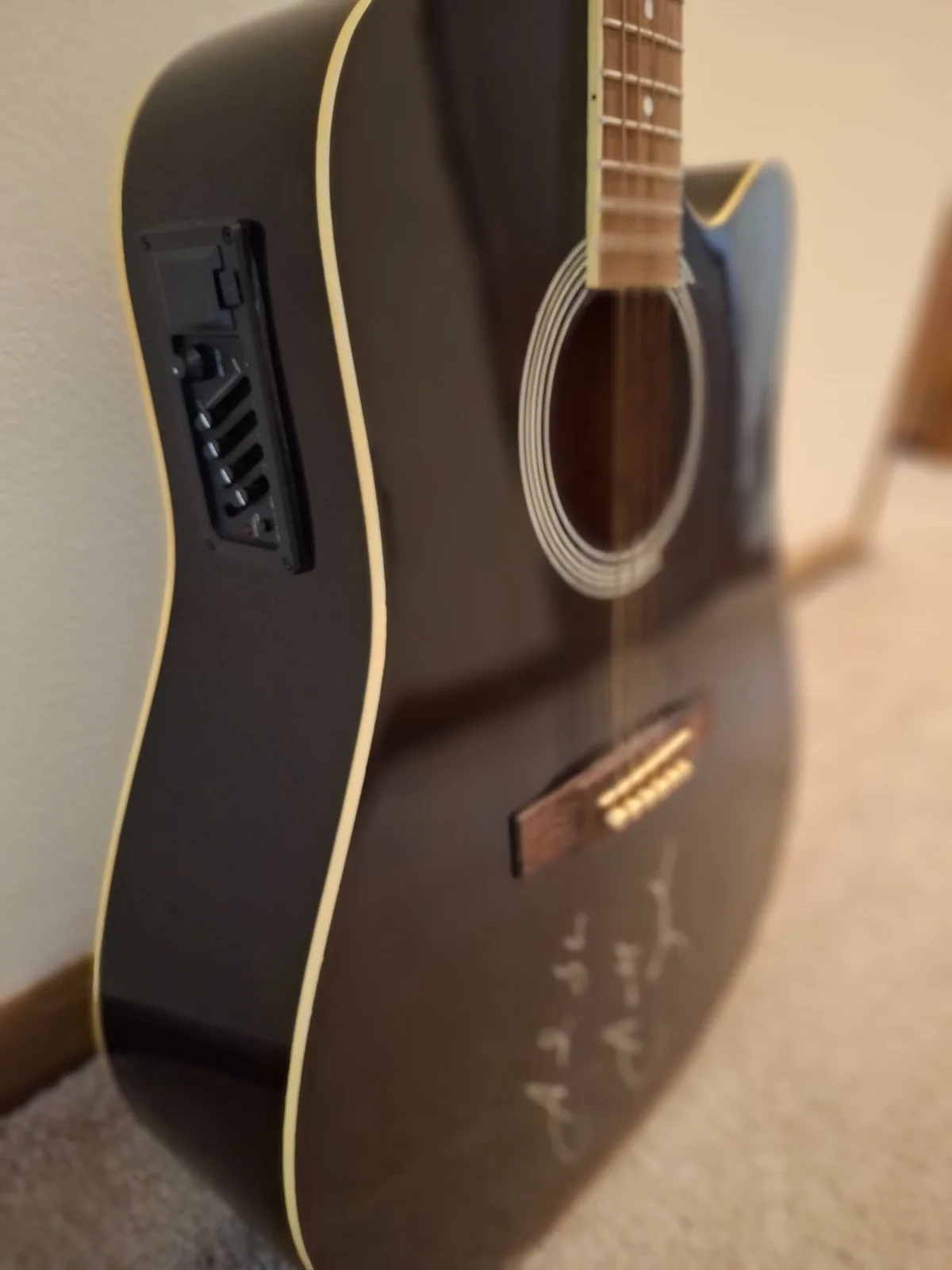 Garth Brooks Autographed Guitar- Carlo Robelli Acoustic Electric w/CoA, изображение 3
