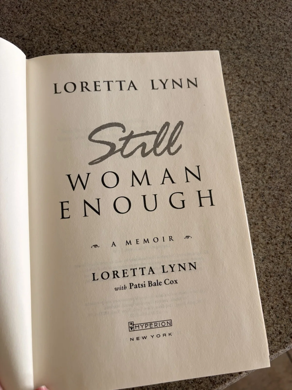 Loretta Lynn Signed Still Woman Enough Book A Country Music Legend Collectible, изображение 3