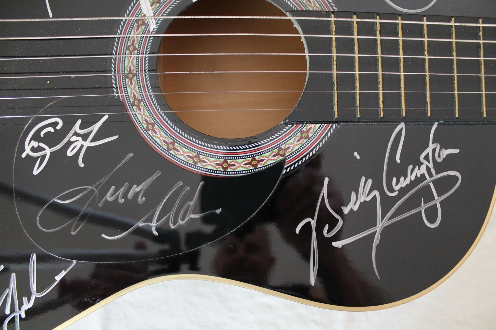 COUNTRY Music Artists Acoustic Guitar - Signed 19 times ALDEAN, YOAKAM, BENTLEY, изображение 4