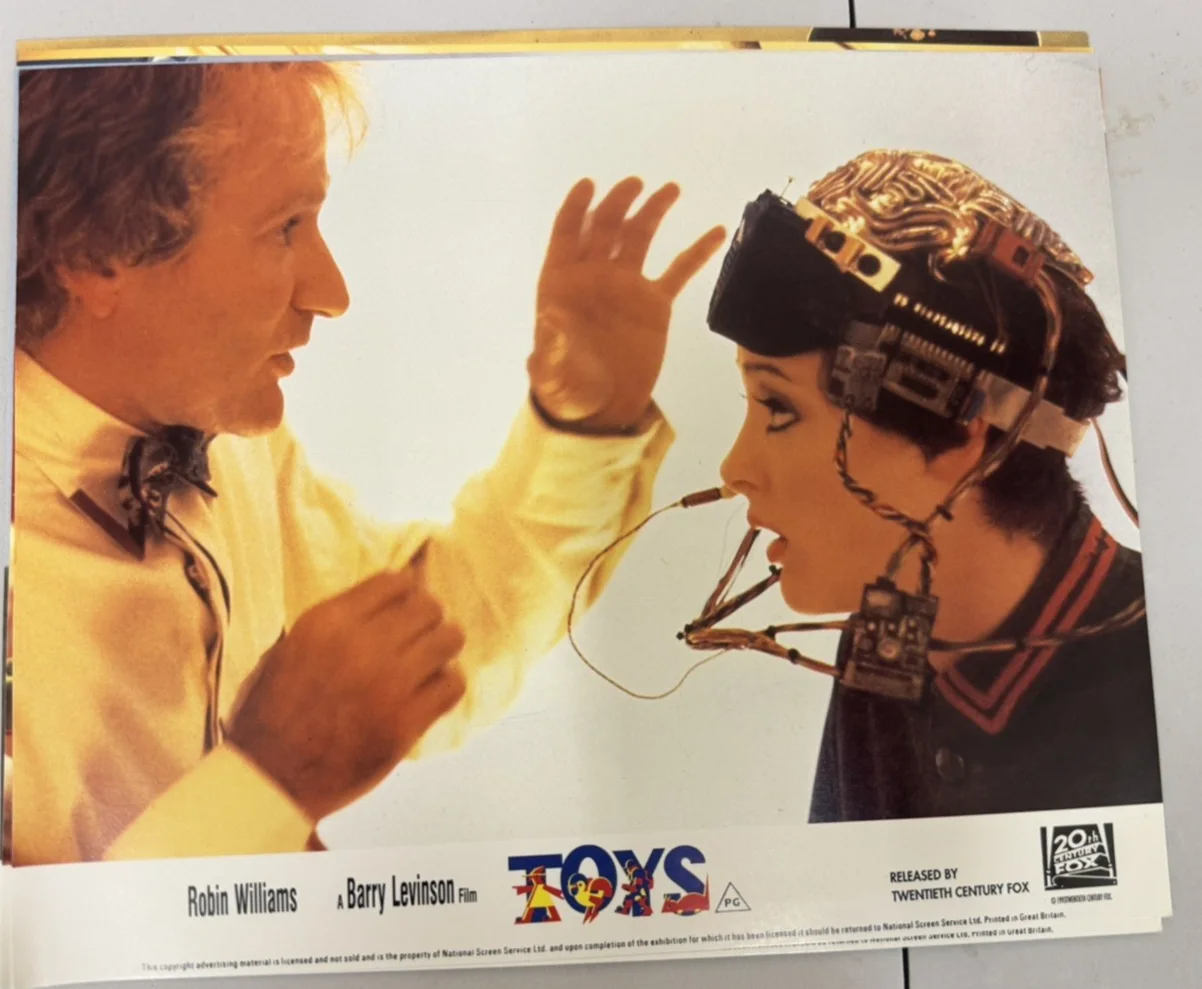 TOYS - ROBIN WILLIAMS 8 x ORIGINAL UK 8X10” LOBBY CARD SET 1993, image 4