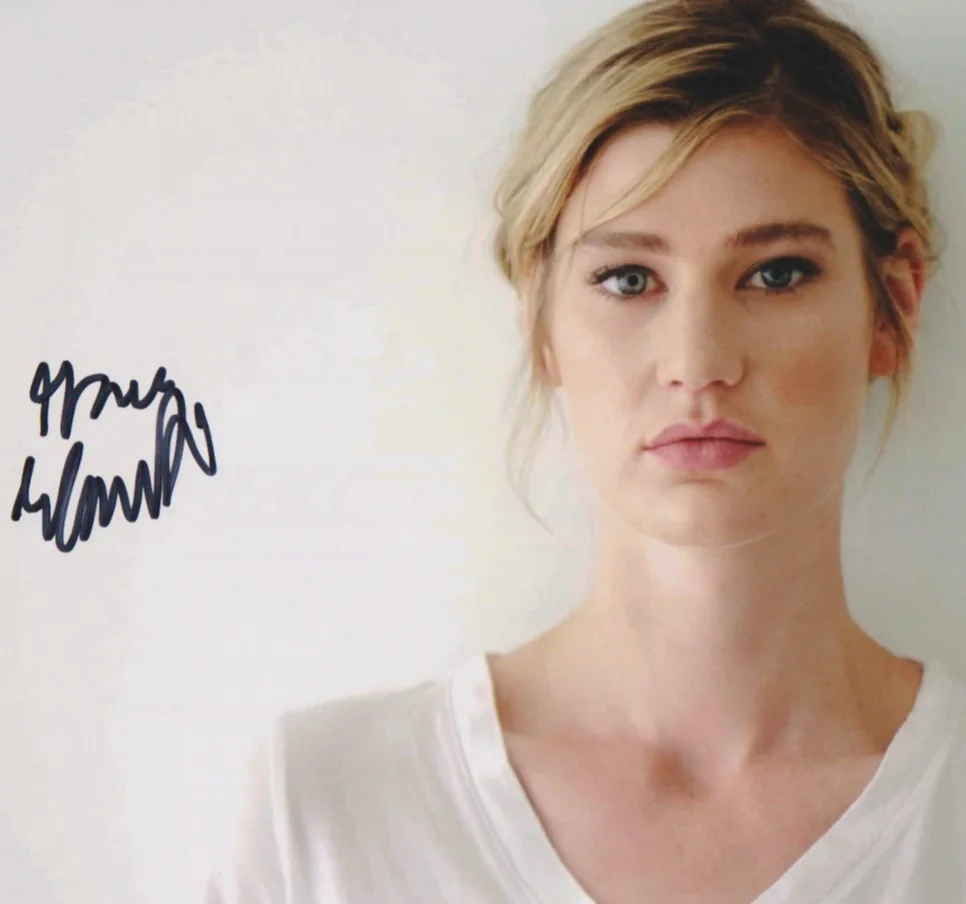 GRACE GLOWICKI hand-signed STUNNING 8x10 COLOR CLOSEUP authentic w/ UACC RD COA, изображение 2
