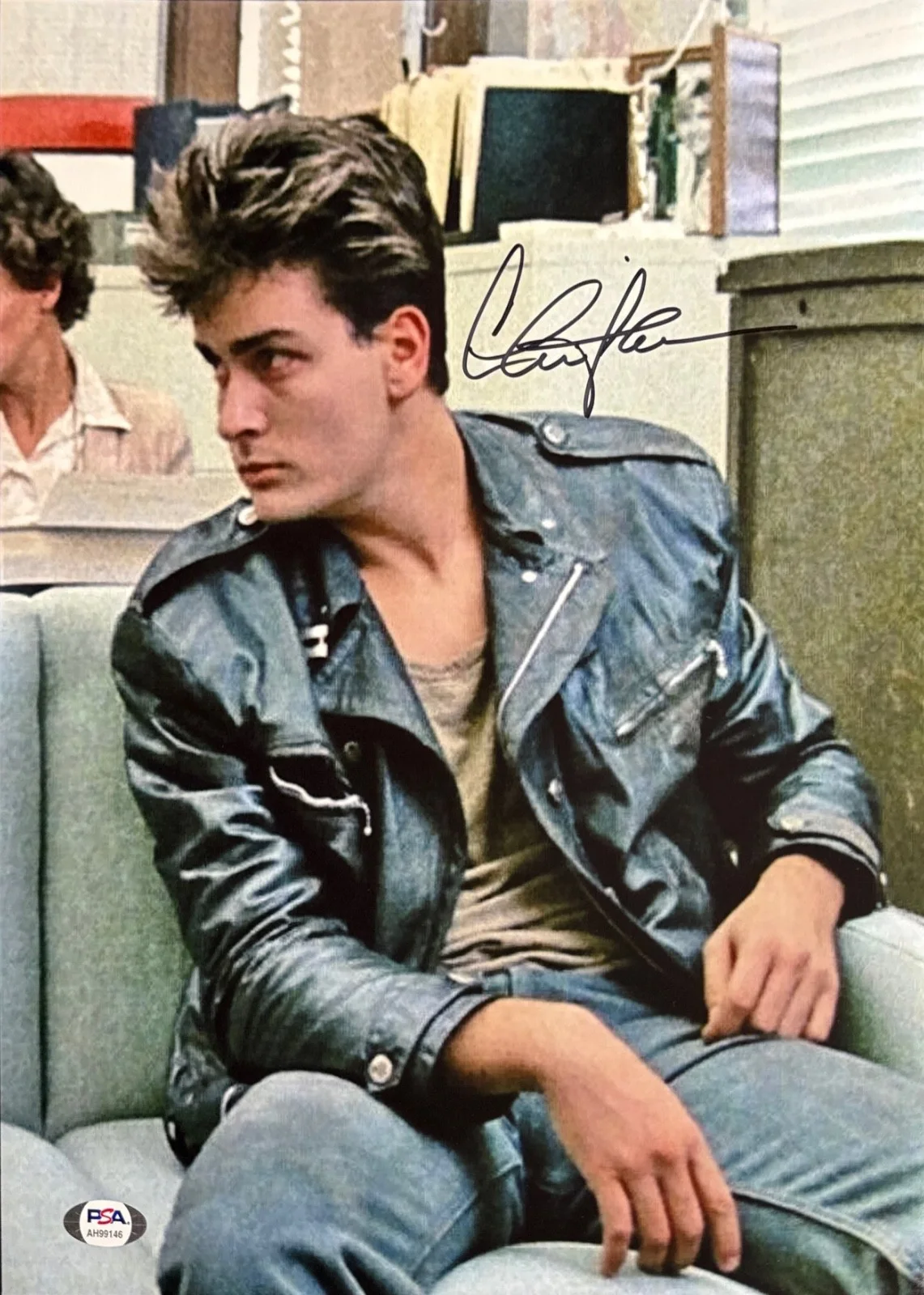 Charlie Sheen — Charlie Sheen Signed 11x14 Photo PSA AH99146, изображение 2