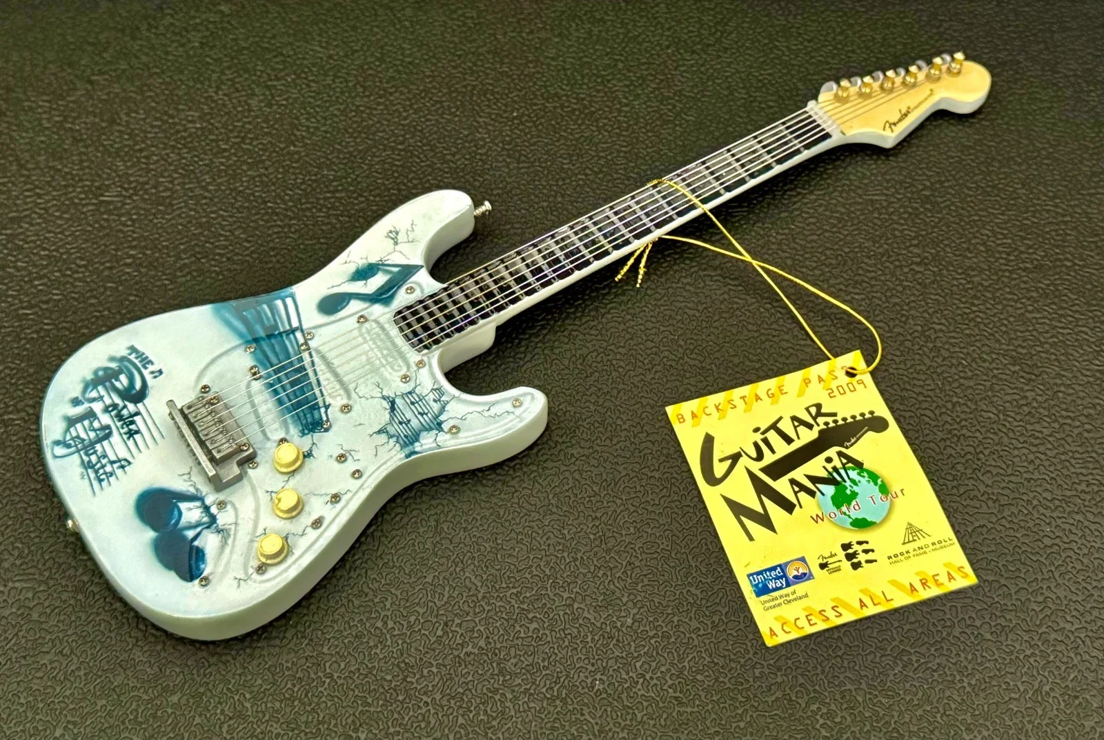 United Way Guitar Mania Fender Stratocaster Rock & Roll Hall of Fame Art Guitar, изображение 5