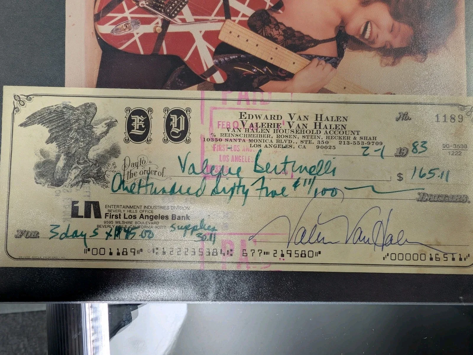 Eddie & Valerie Van Halen Signed Check + Valerie & Wolfgang Guitar Photo, изображение 2