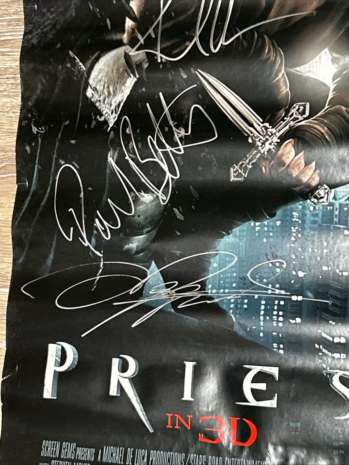 Priest 3D Signed 40x27 Poster Paul Bettany Karl Urban Maggie Q Autograph- Damage, изображение 2