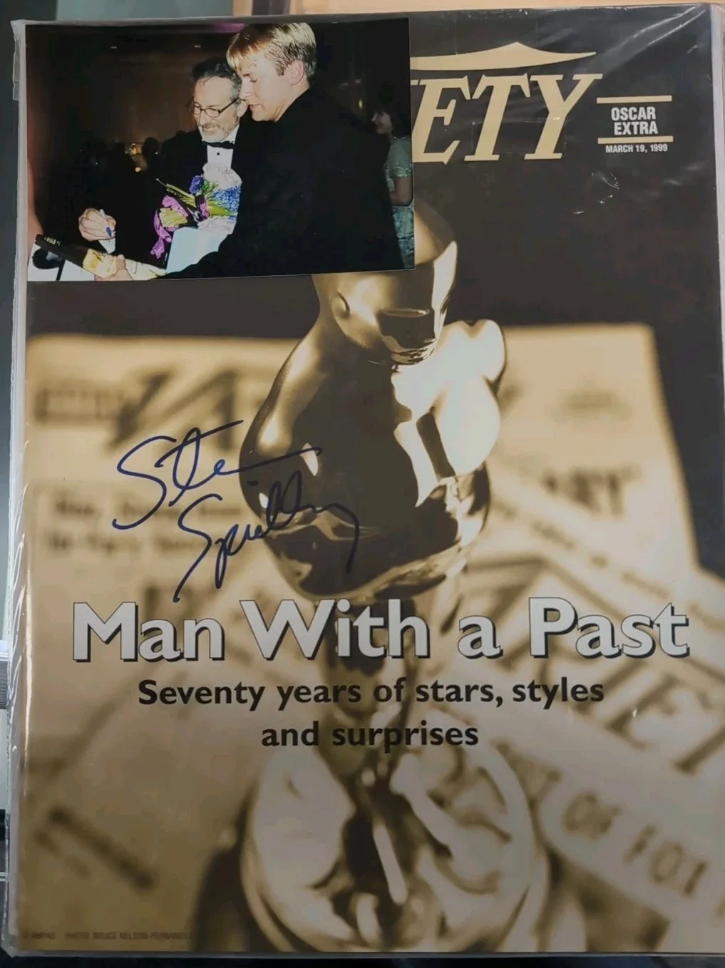 Steven Spielberg — STEVEN SPIELBERG Signed 1999 VARIETY Oscar Extra Mag 10-3/4 x 14 W/Photo Proof