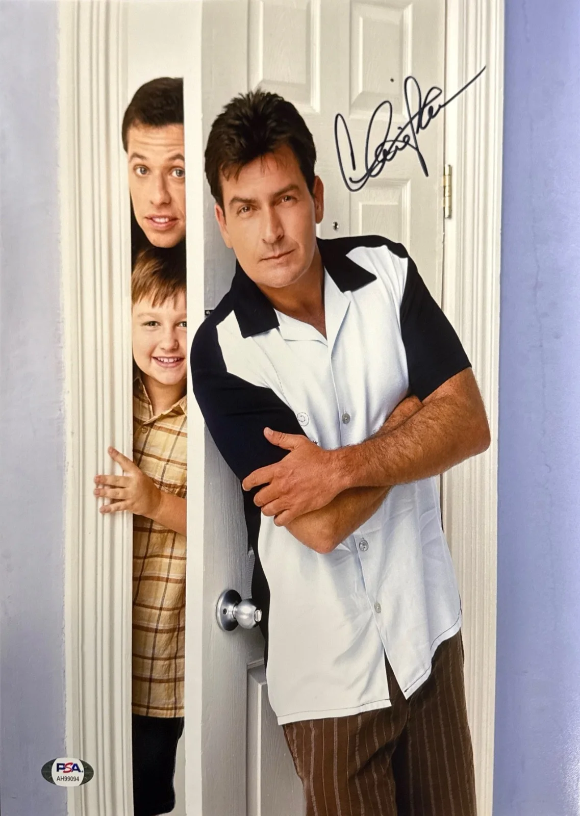 Charlie Sheen — Charlie Sheen Signed 11x14 Photo PSA AH99094, image 2