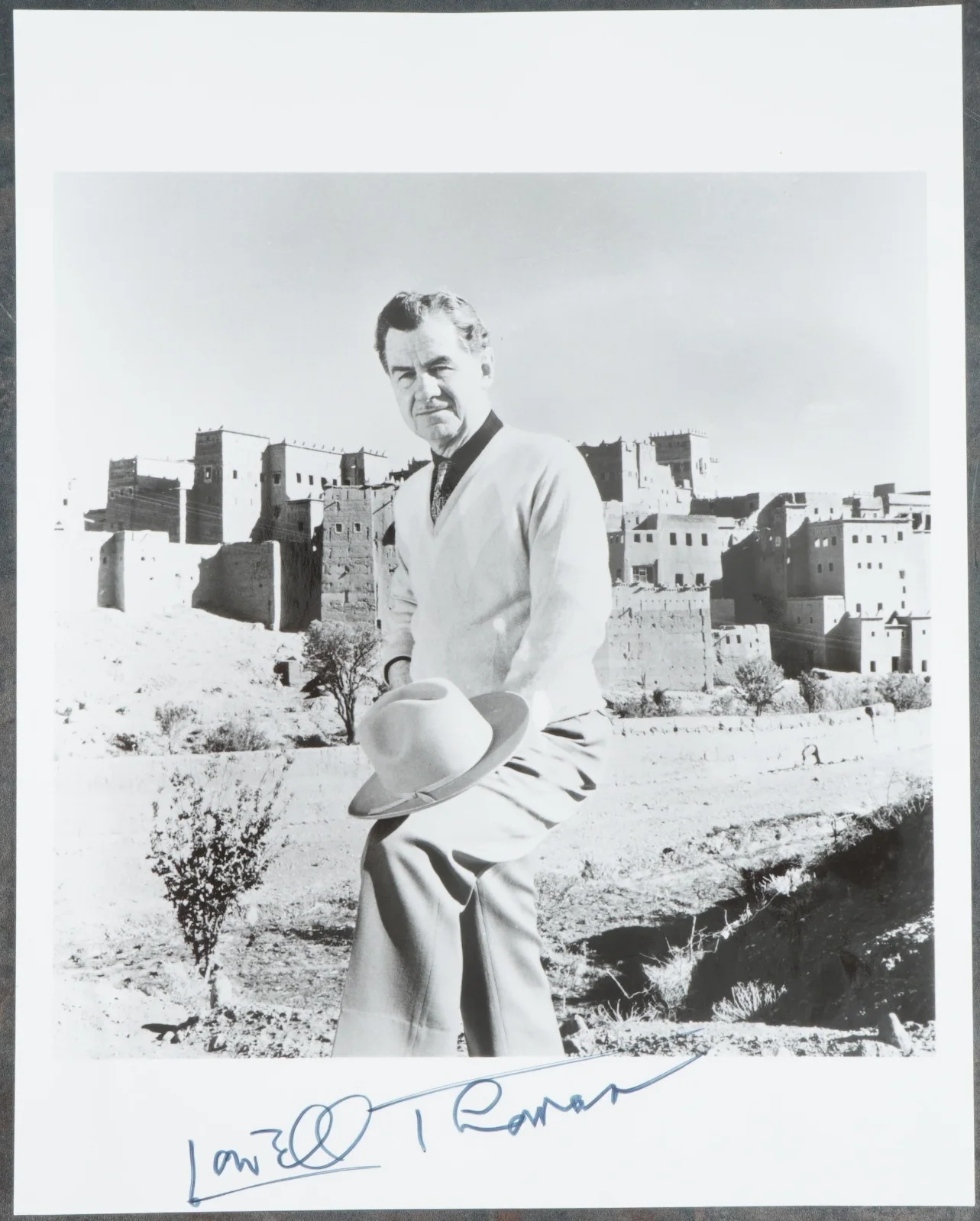 Lowell Thomas — *Lowell Thomas Signed 8x10 Photo Explorer Broadcaster Autograph