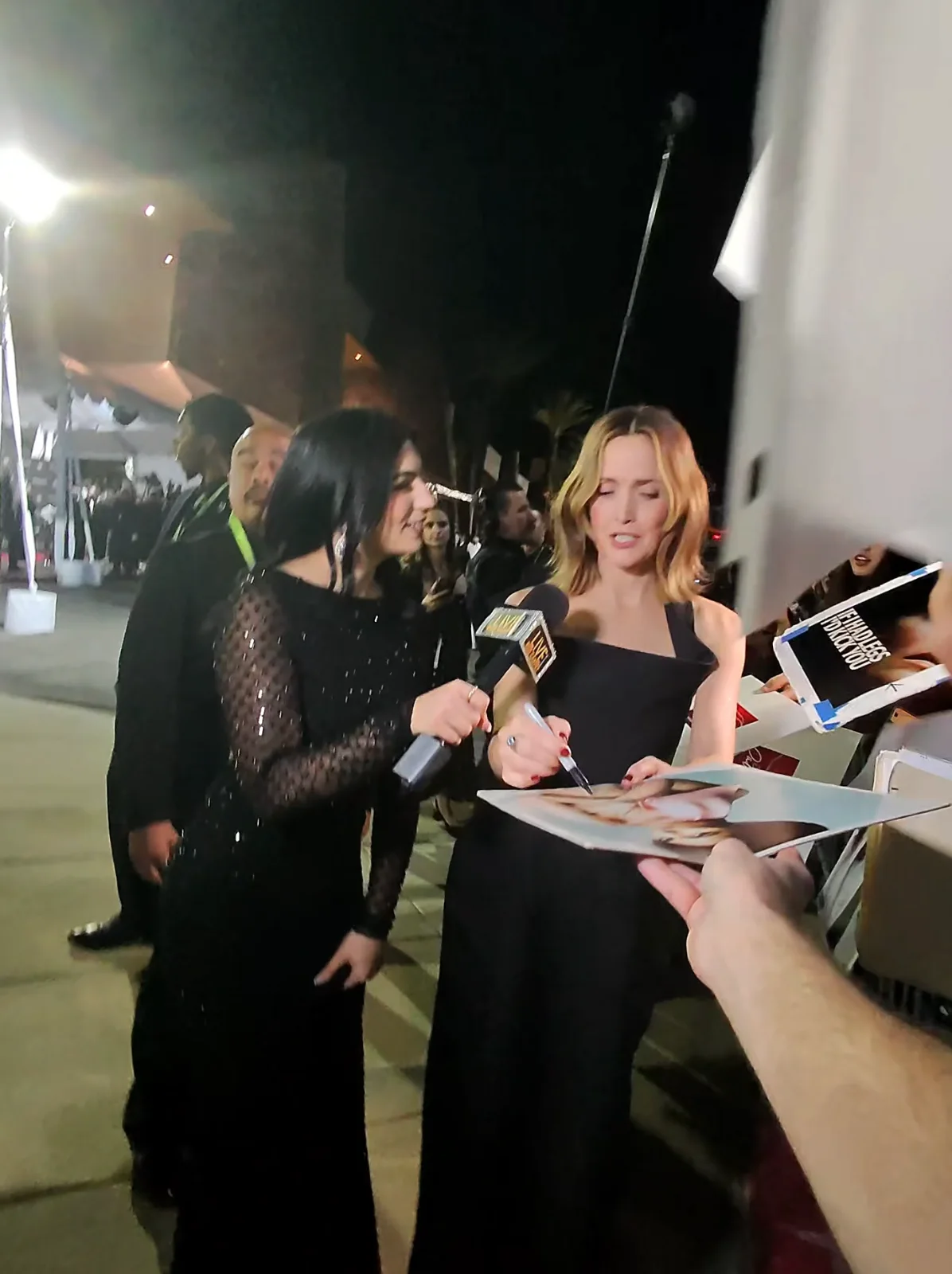 ROSE BYRNE SIGNED STAR WARS X-MEN 11x14 PHOTO wEXACT VIDEO PROOF & AUTOGRAPH COA, изображение 2