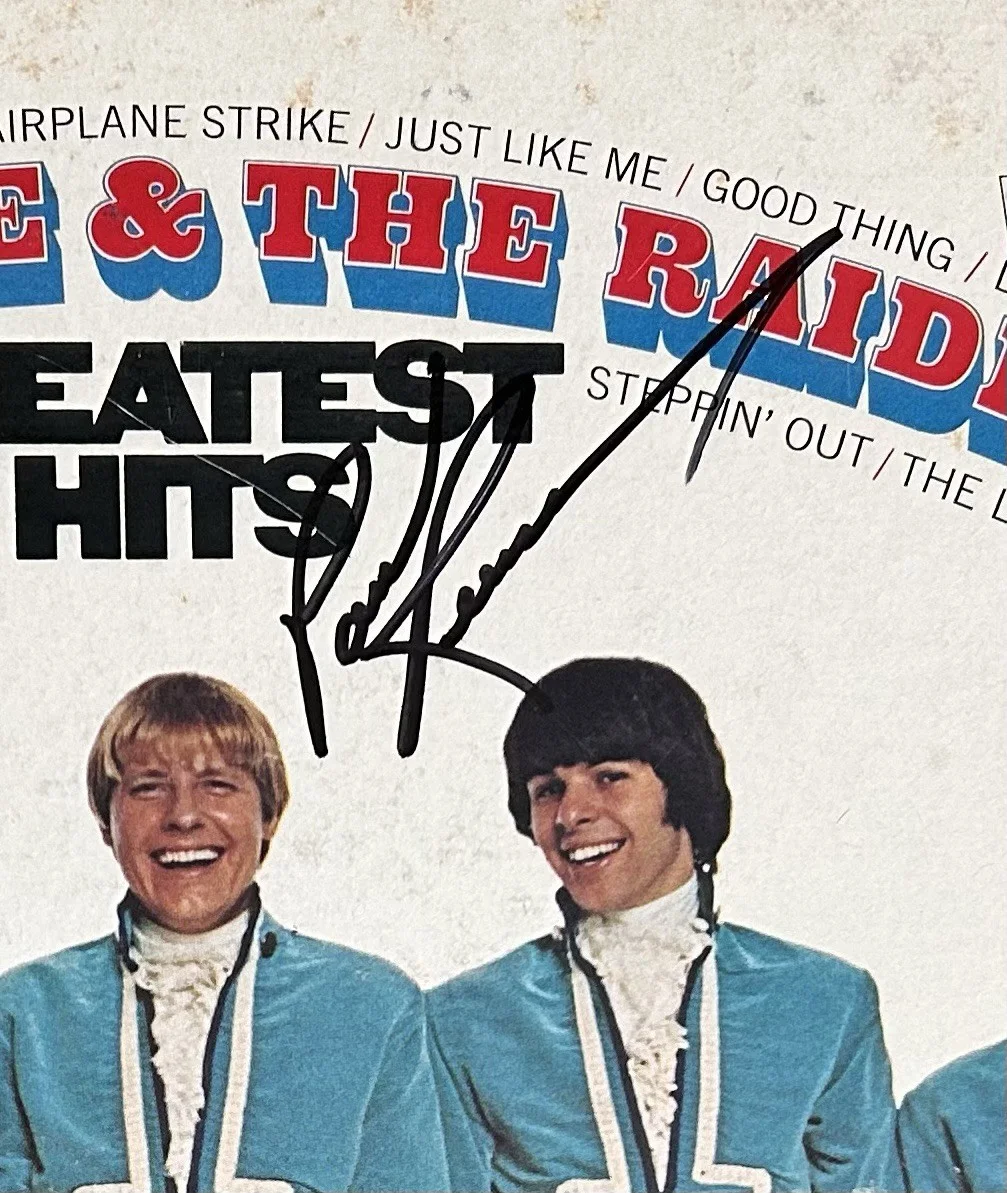 Paul Revere & The Raiders "Greatest Hits" Vinyl - Signed - Paul + 1 - Photo Book, изображение 5