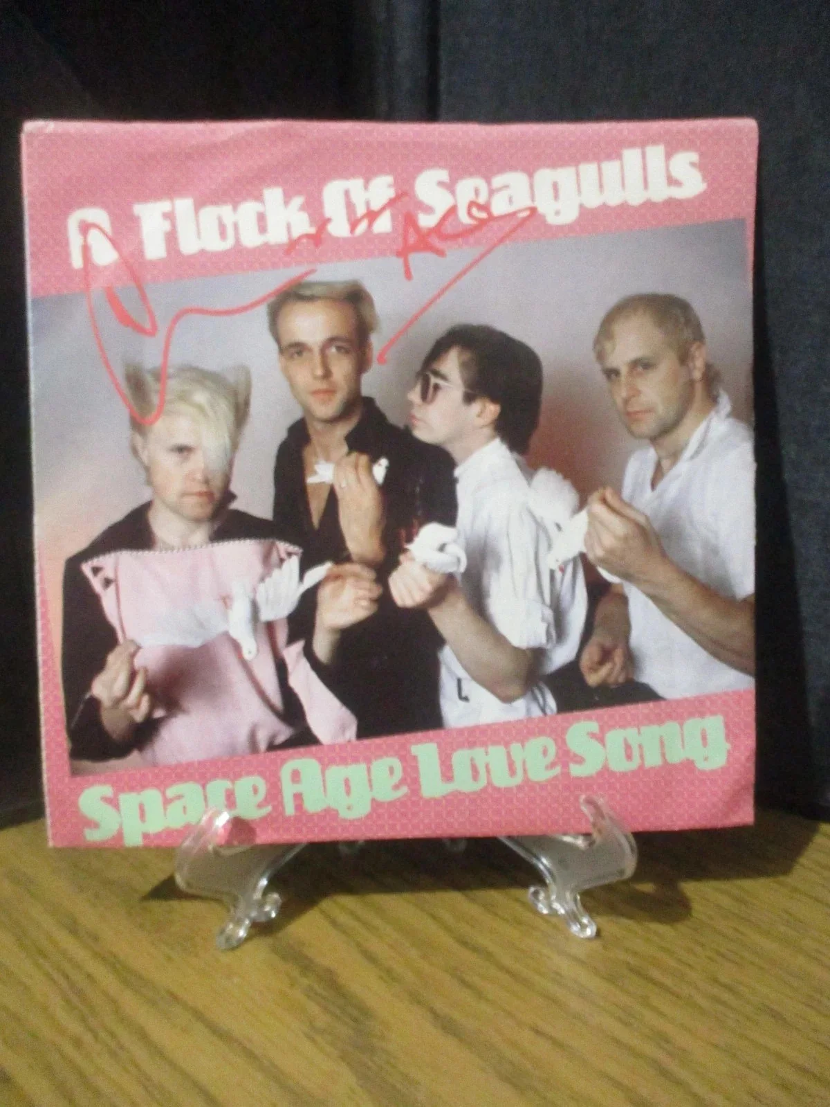 A FLOCK OF SEAGULLS AUTHENTIC AUTOGRAPHED/SIGNED VINYL 45 RECORD--MIKE SCORE, изображение 2